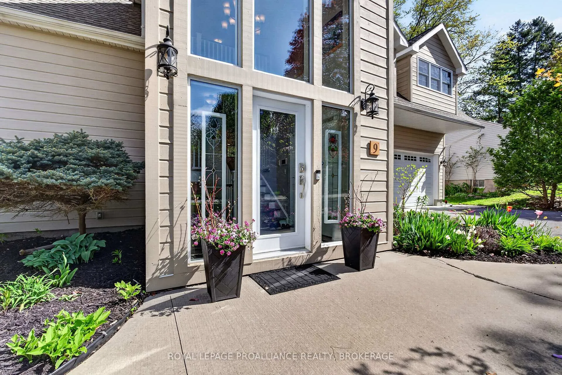 Photo 5 of 9 Grenville Crescent, Kingston, West of Sir John A. Blvd — HOMEH