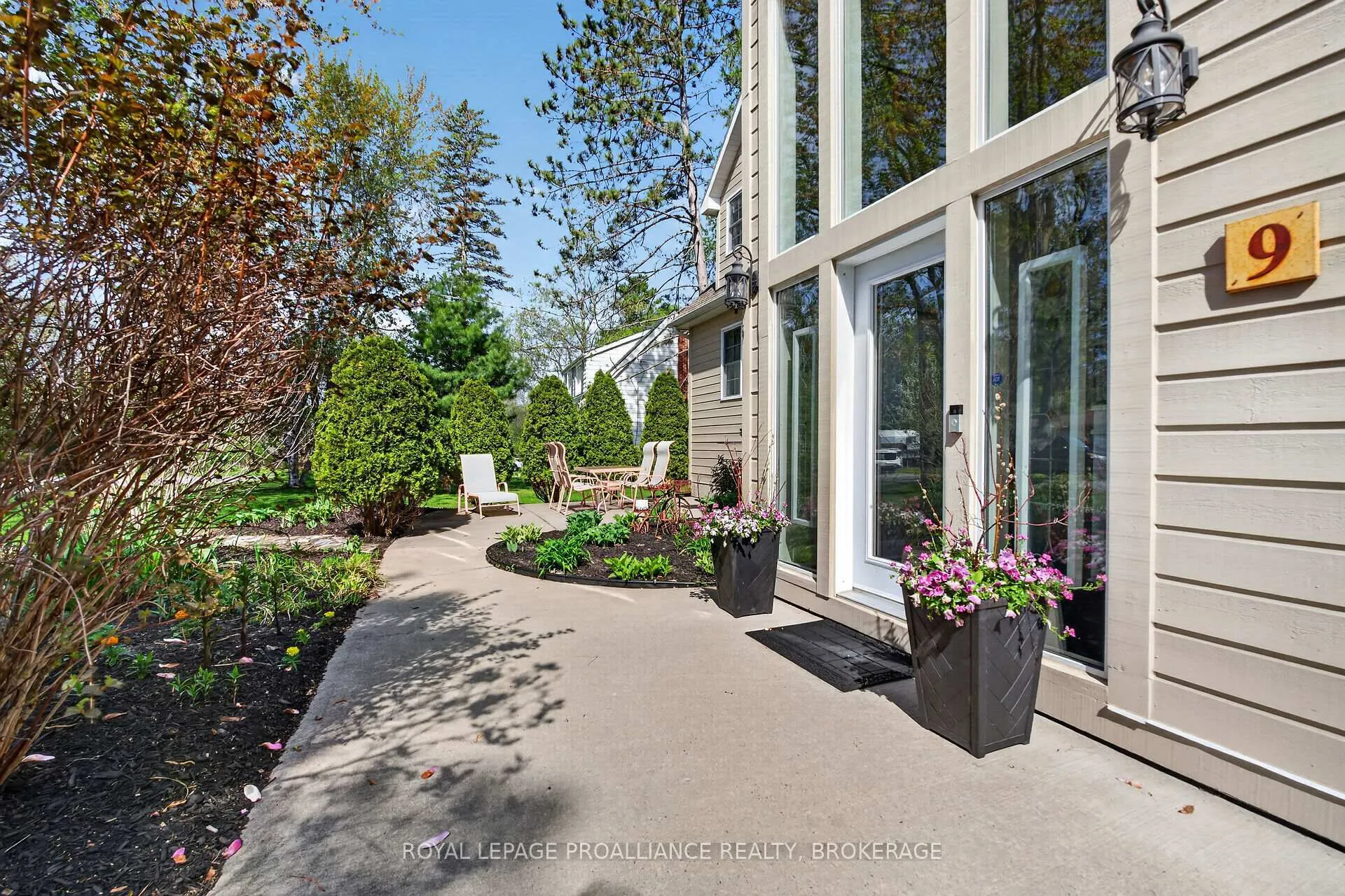 Photo 6 of 9 Grenville Crescent, Kingston, West of Sir John A. Blvd — HOMEH