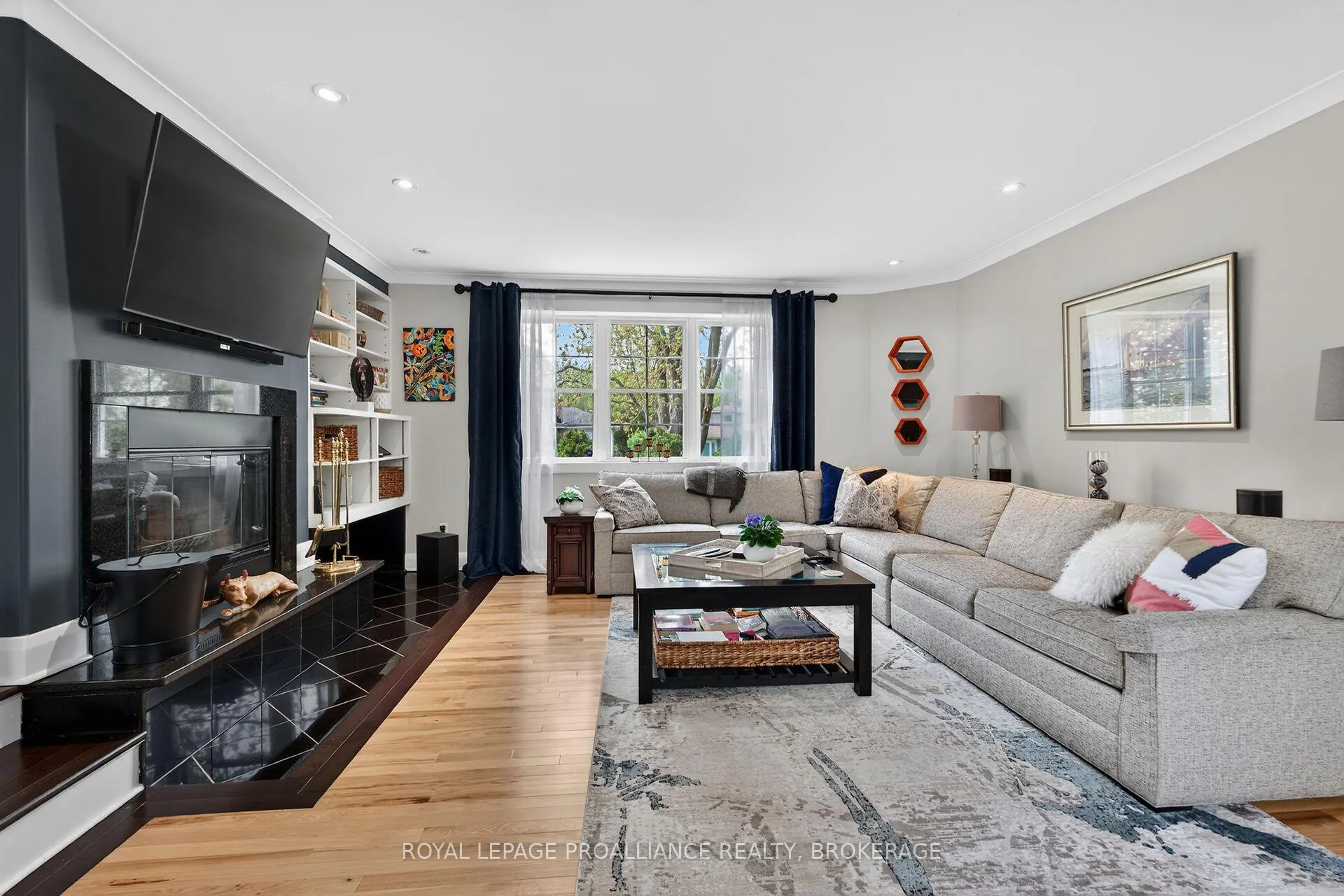 Photo 12 of 9 Grenville Crescent, Kingston, West of Sir John A. Blvd — HOMEH