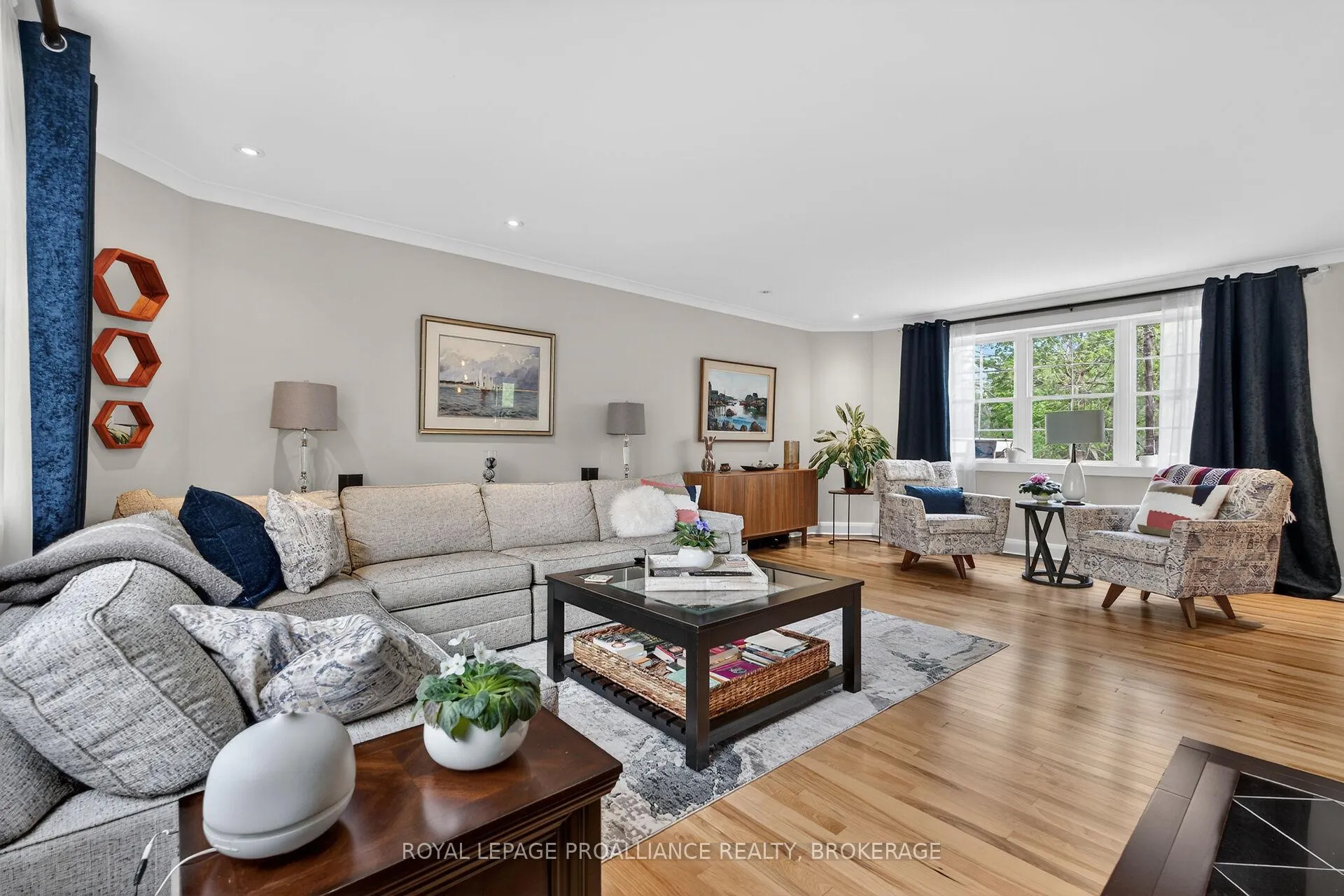 Photo 13 of 9 Grenville Crescent, Kingston, West of Sir John A. Blvd — HOMEH