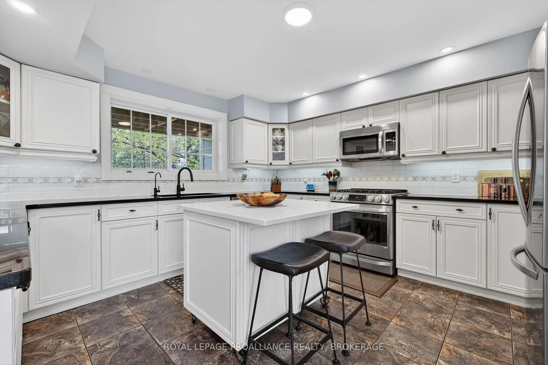 Photo 14 of 9 Grenville Crescent, Kingston, West of Sir John A. Blvd — HOMEH