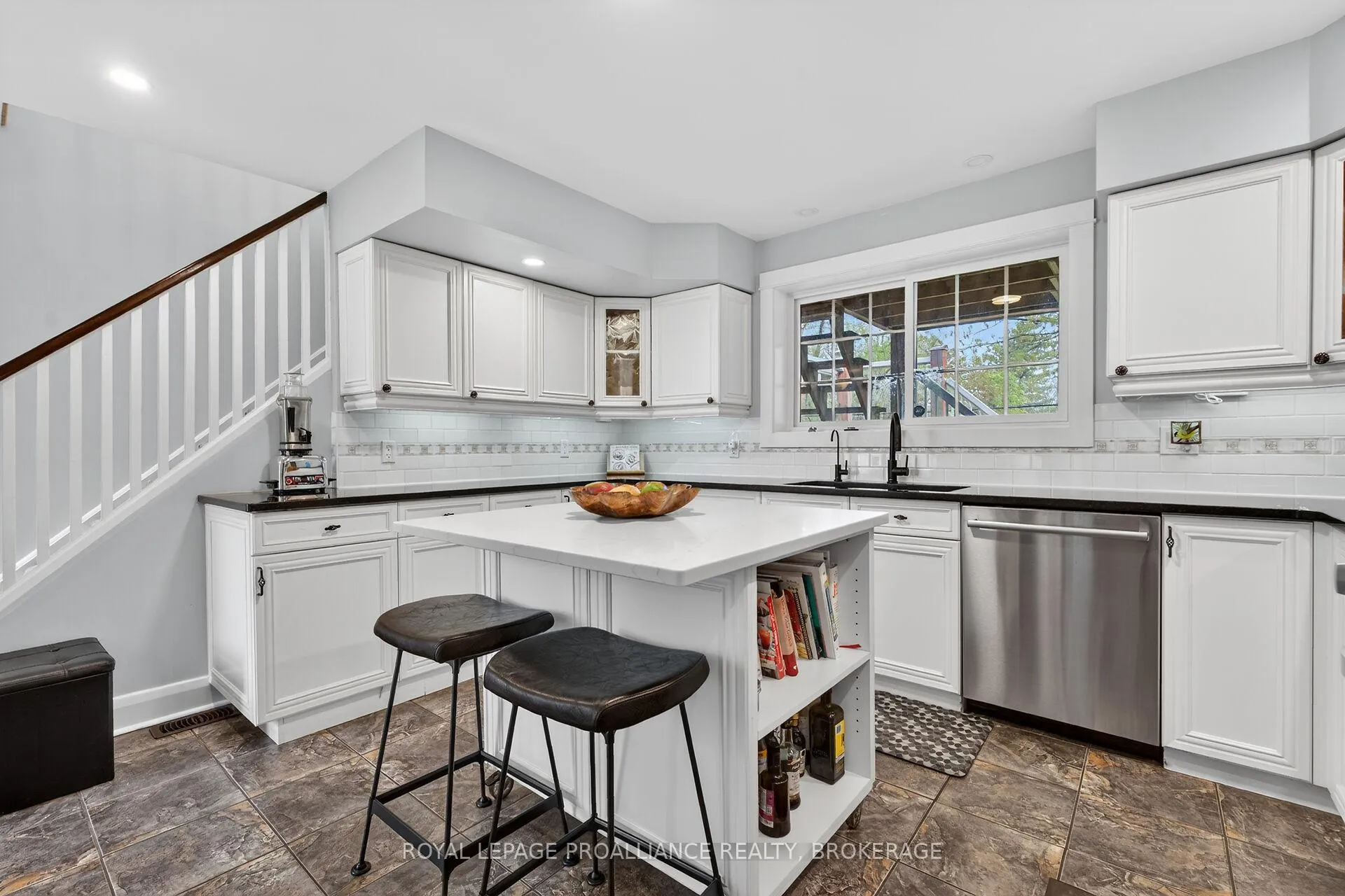 Photo 15 of 9 Grenville Crescent, Kingston, West of Sir John A. Blvd — HOMEH