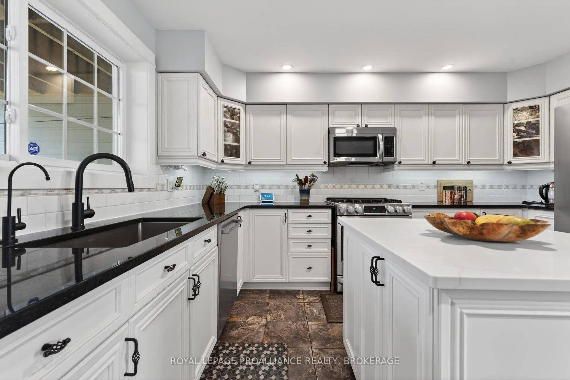 Photo 17 of 9 Grenville Crescent, Kingston, West of Sir John A. Blvd — HOMEH