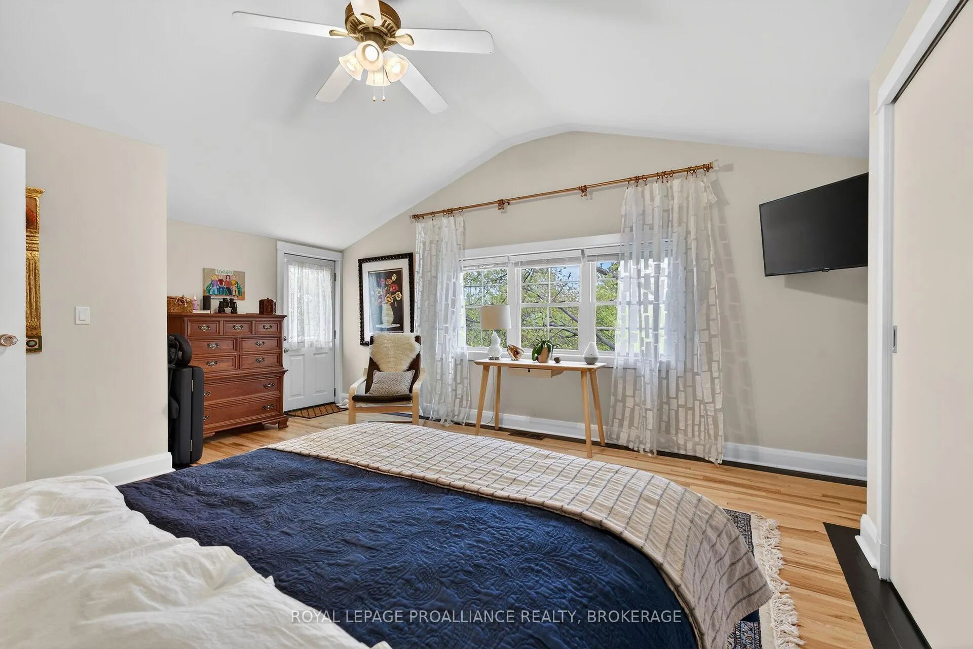 Photo 21 of 9 Grenville Crescent, Kingston, West of Sir John A. Blvd — HOMEH