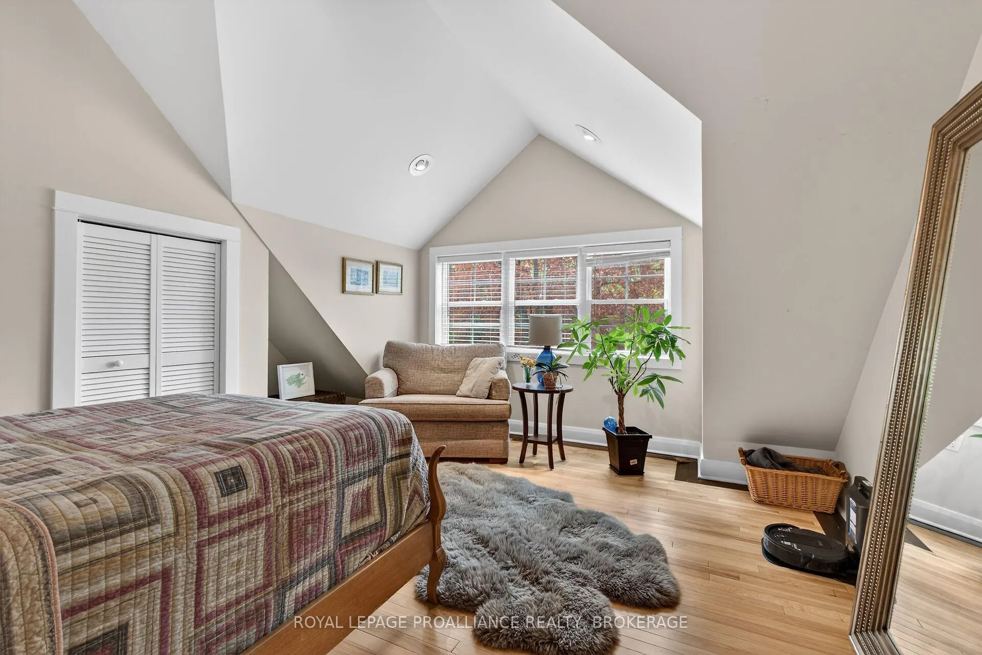 Photo 24 of 9 Grenville Crescent, Kingston, West of Sir John A. Blvd — HOMEH