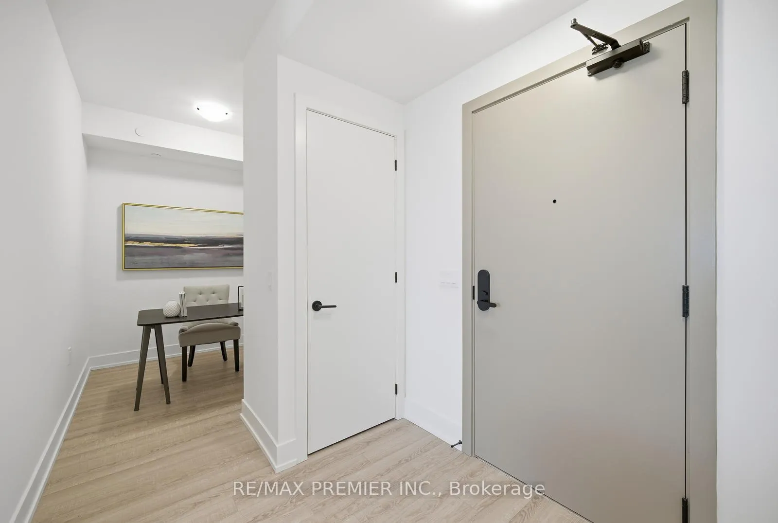Photo 3 of Unit 435, 2075 King Road, King, King City — HOMEH