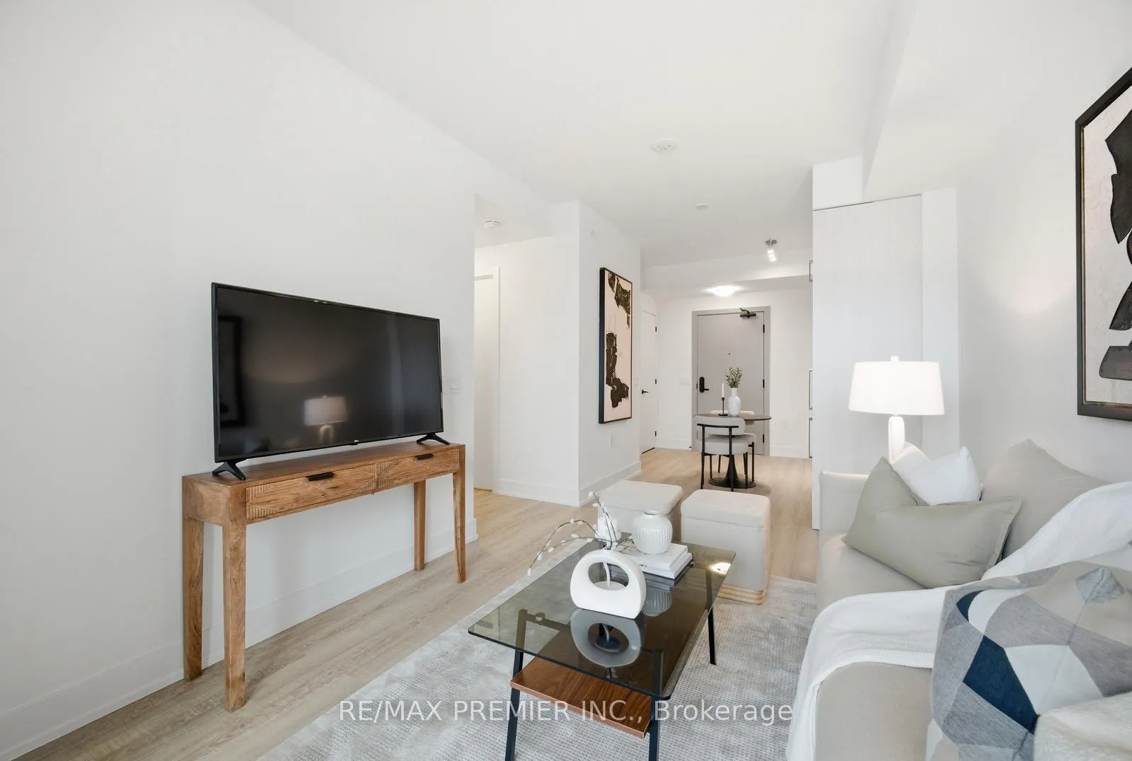 Photo 10 of Unit 435, 2075 King Road, King, King City — HOMEH