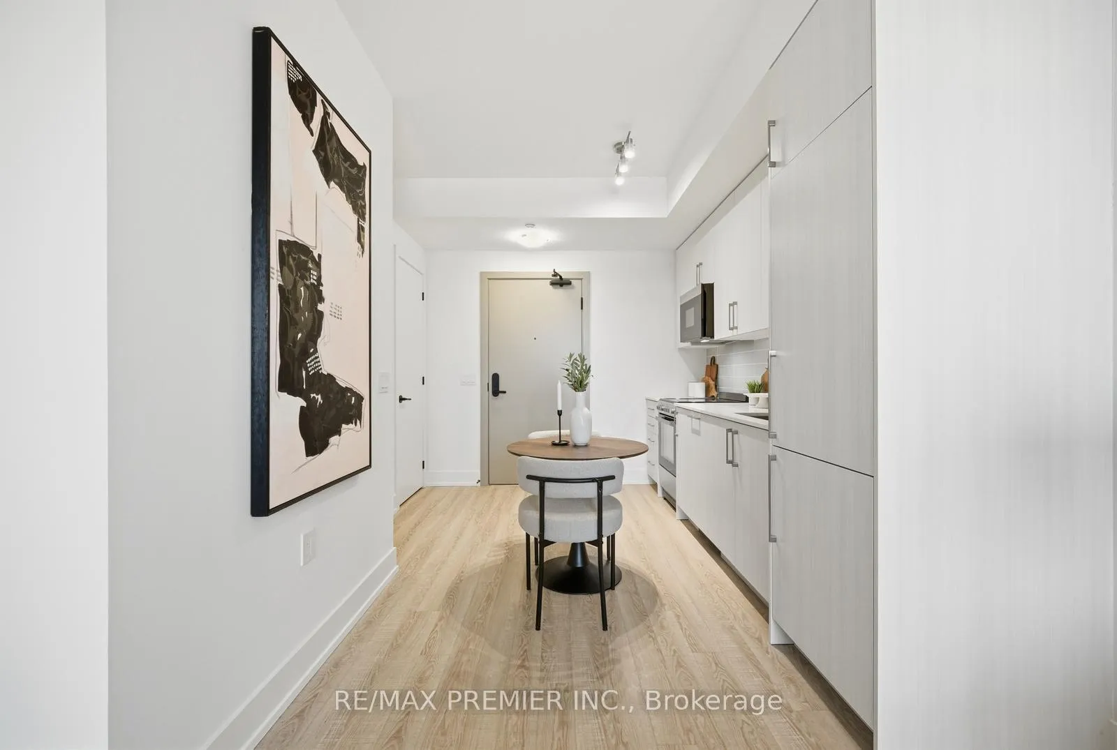Photo 11 of Unit 435, 2075 King Road, King, King City — HOMEH