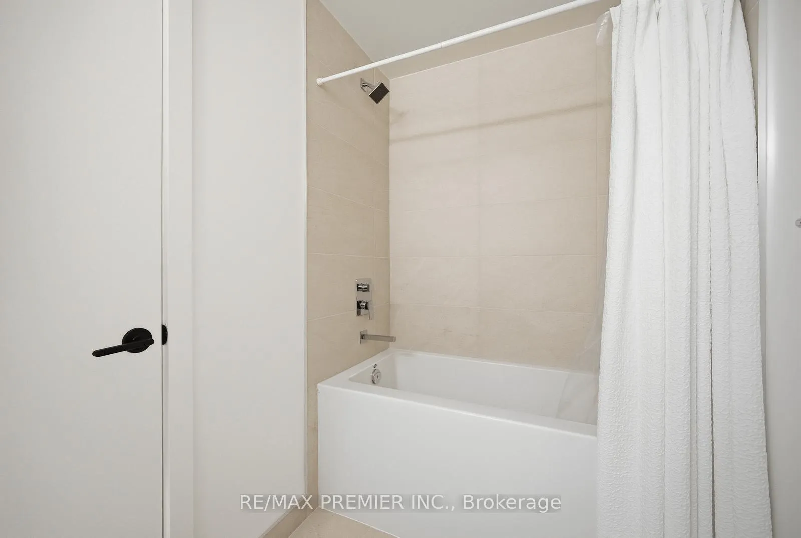 Photo 15 of Unit 435, 2075 King Road, King, King City — HOMEH