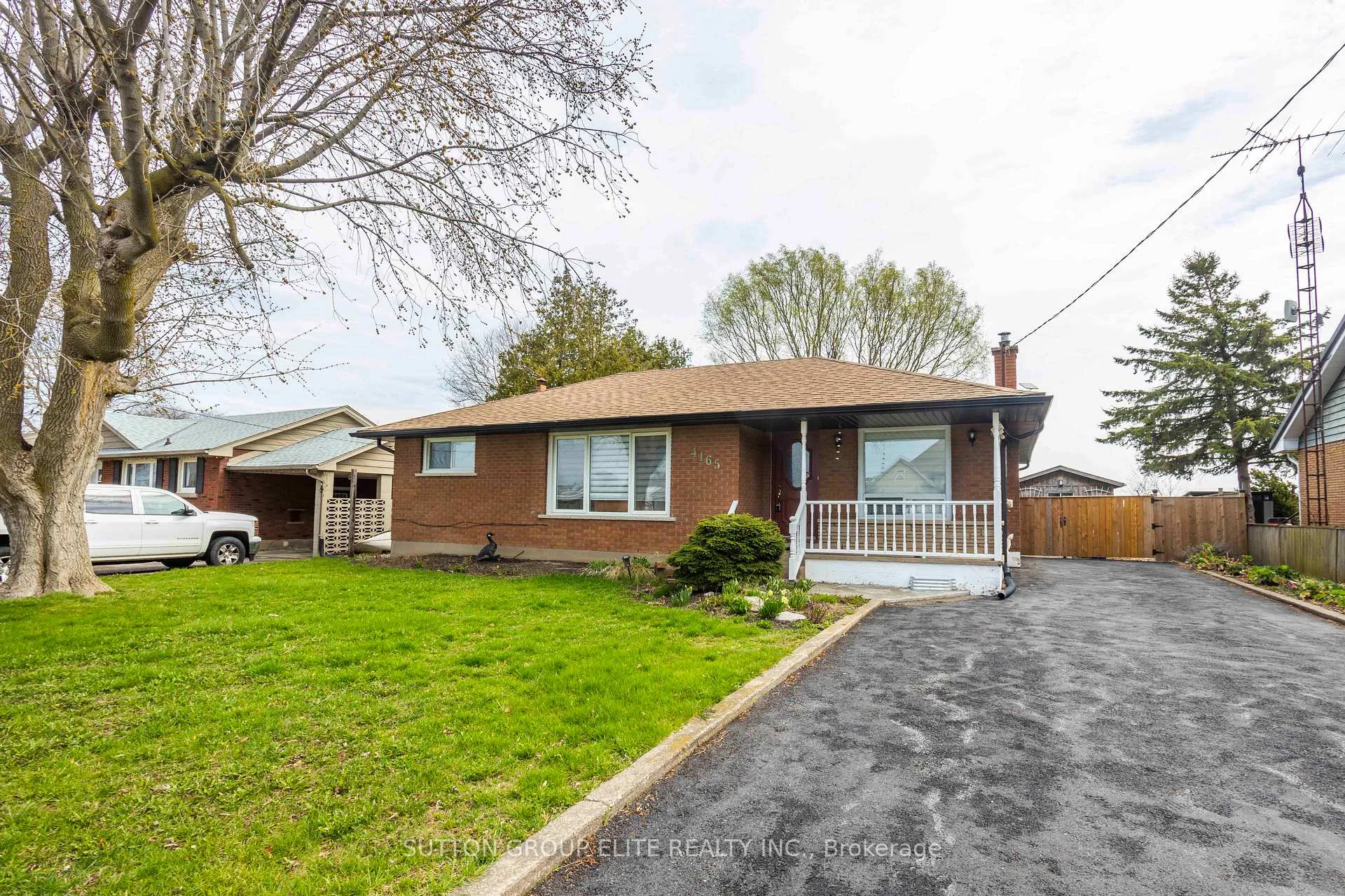Front of 4165 Victoria Avenue