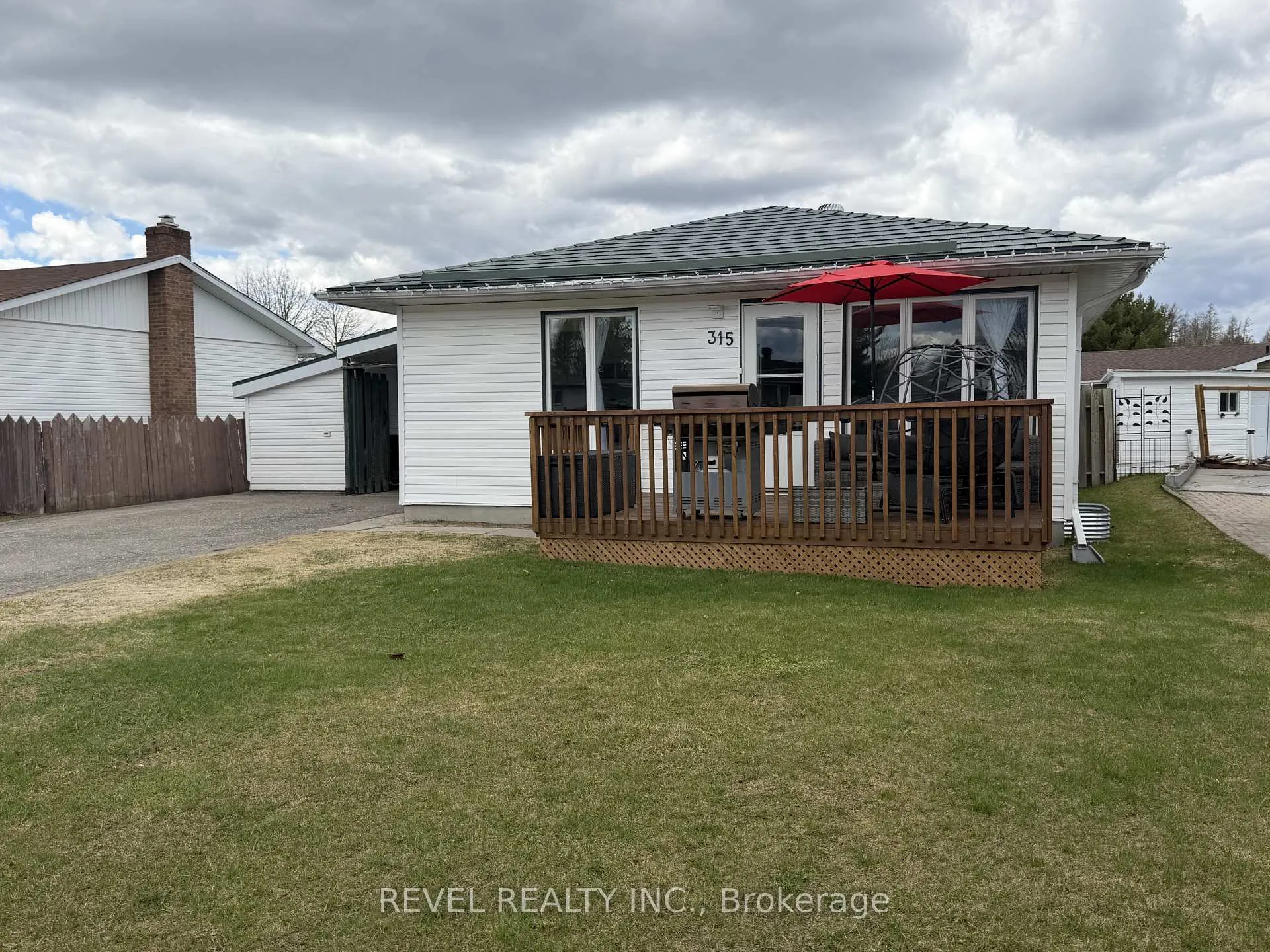 Front of 315 Frontenac Crescent