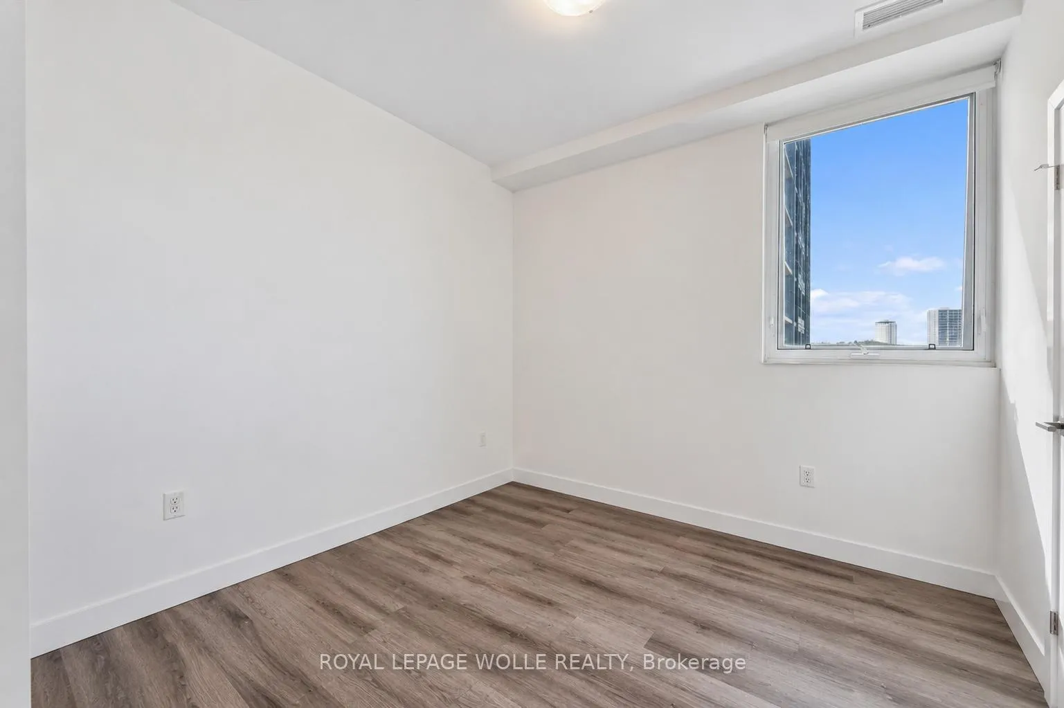 Photo 15 of Unit 902, 100 Garment Street, Kitchener, City Commercial Core — HOMEH