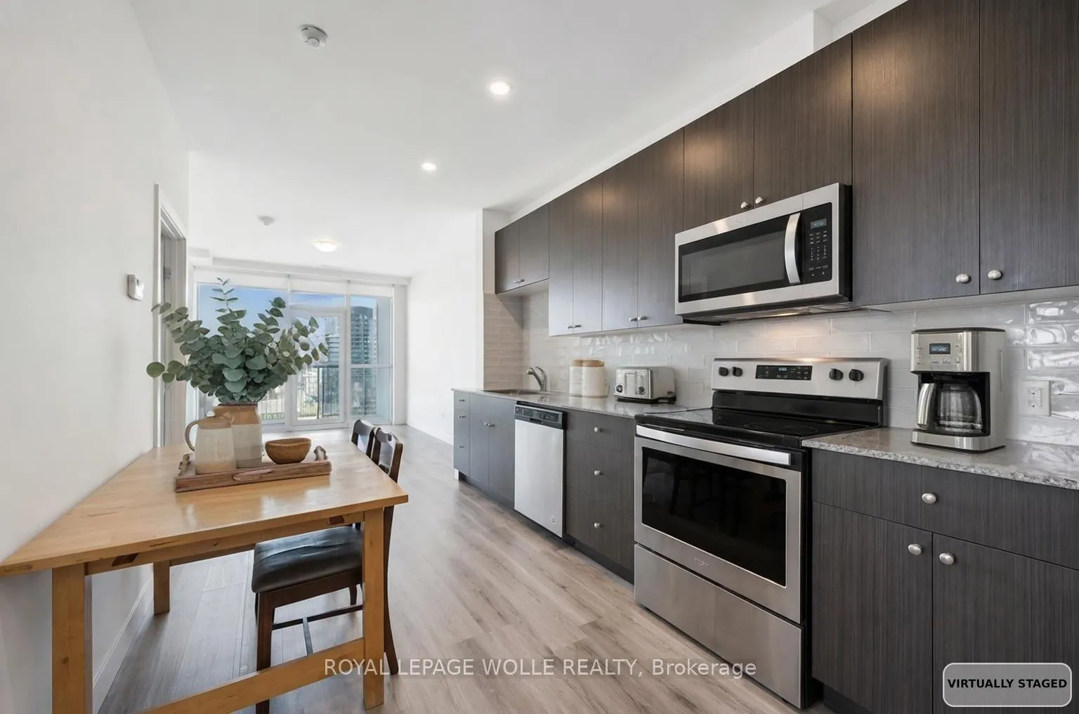 Photo 5 of Unit 902, 100 Garment Street, Kitchener, City Commercial Core — HOMEH
