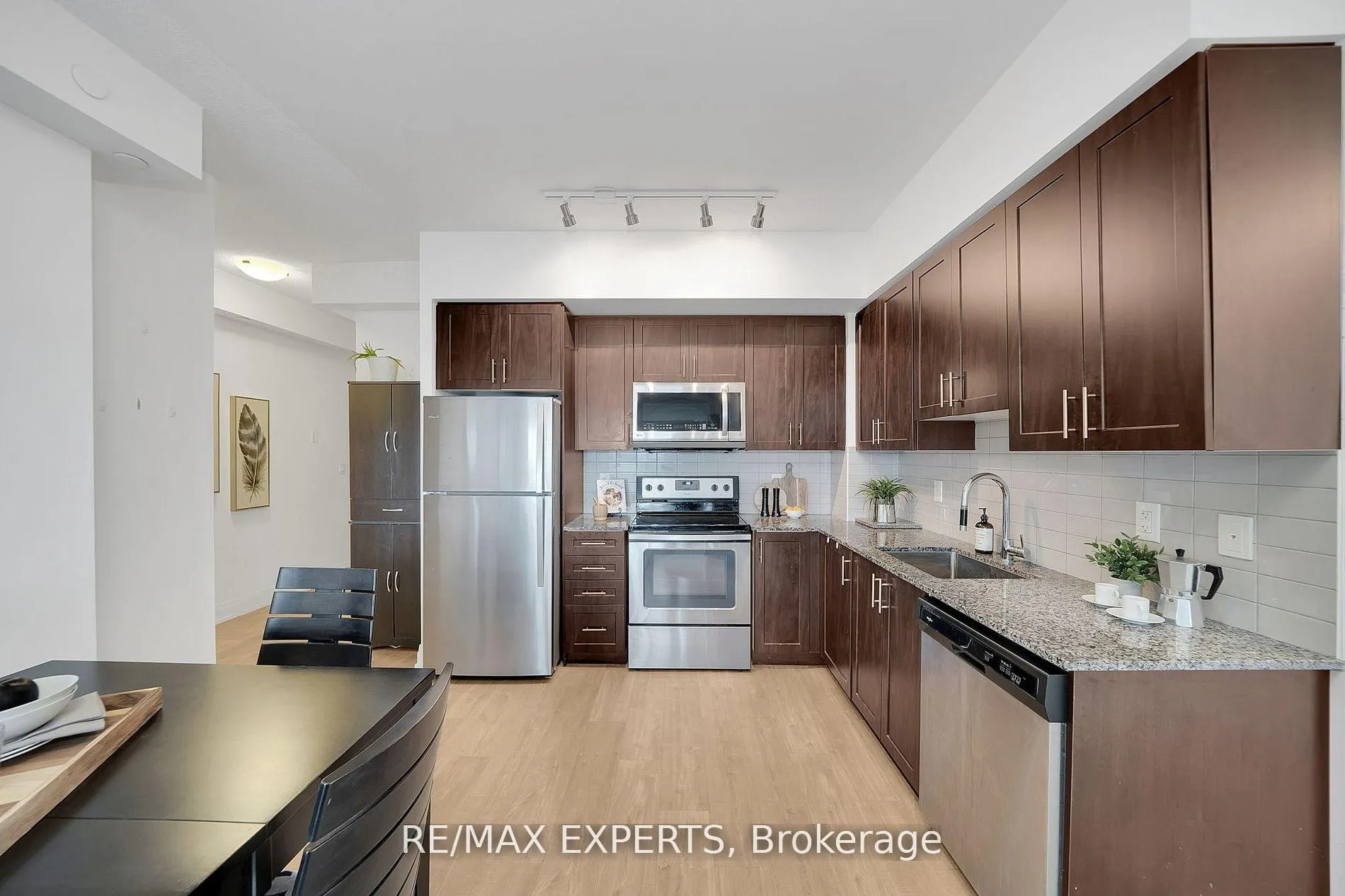 Photo 2 of Unit 911, 3600 Highway 7, Vaughan, Vaughan Corporate Centre — HOMEH