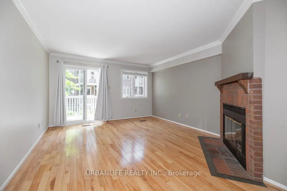 Photo 6 of 911A Adelaide Street W, Toronto, Niagara — HOMEH