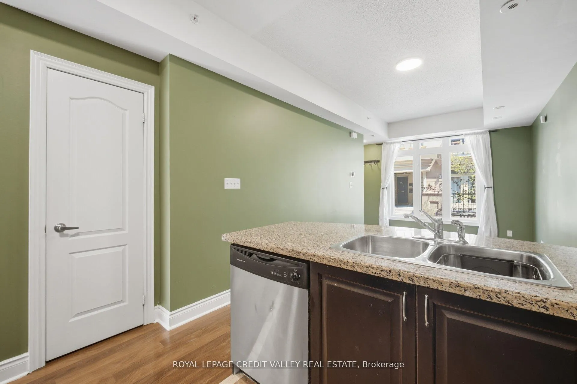 Photo 11 of Unit TH21, 88 Carr Street, Toronto, Kensington-Chinatown — HOMEH