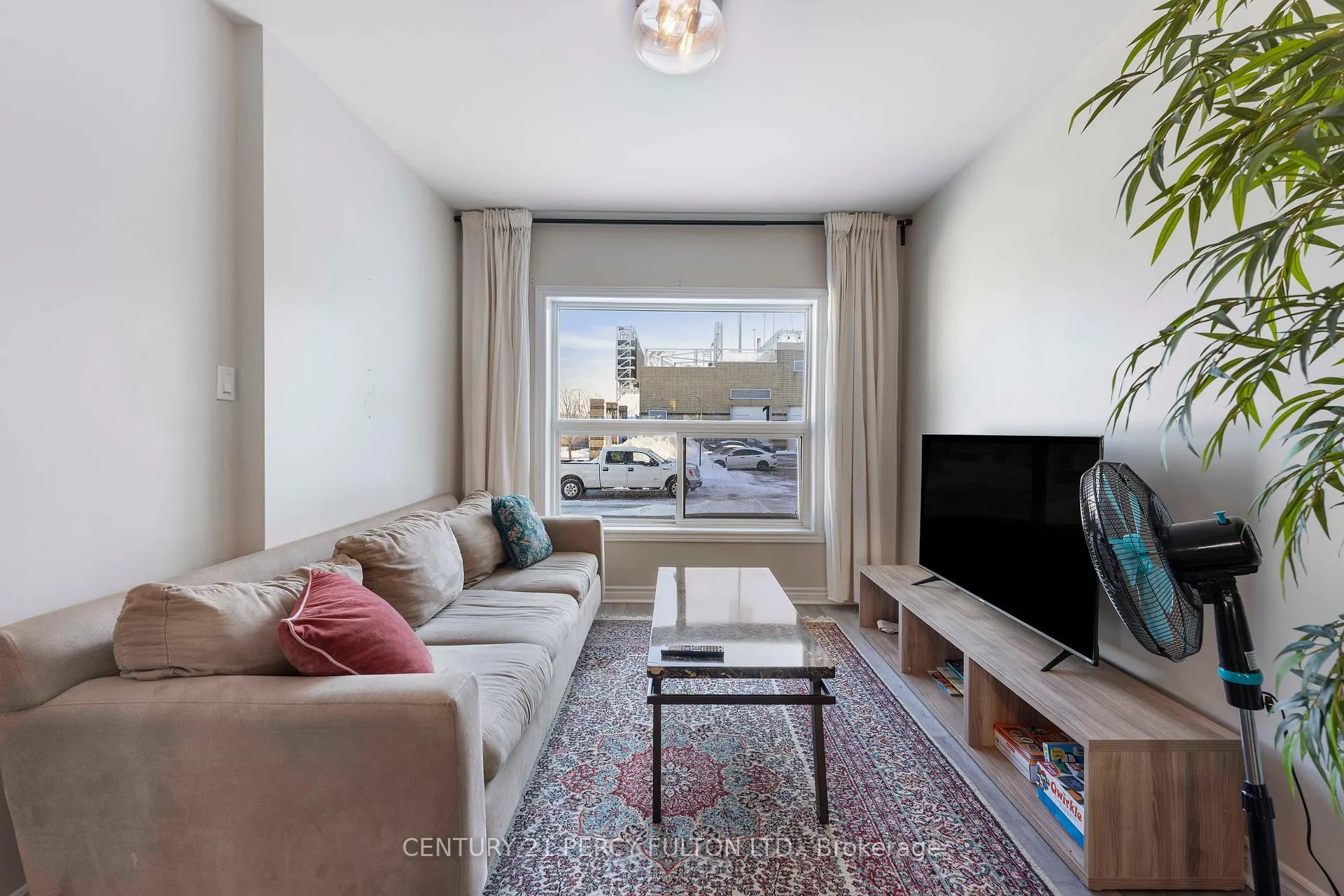 Photo 4 of 111 Melrose Avenue N, Hamilton, Gibson — HOMEH