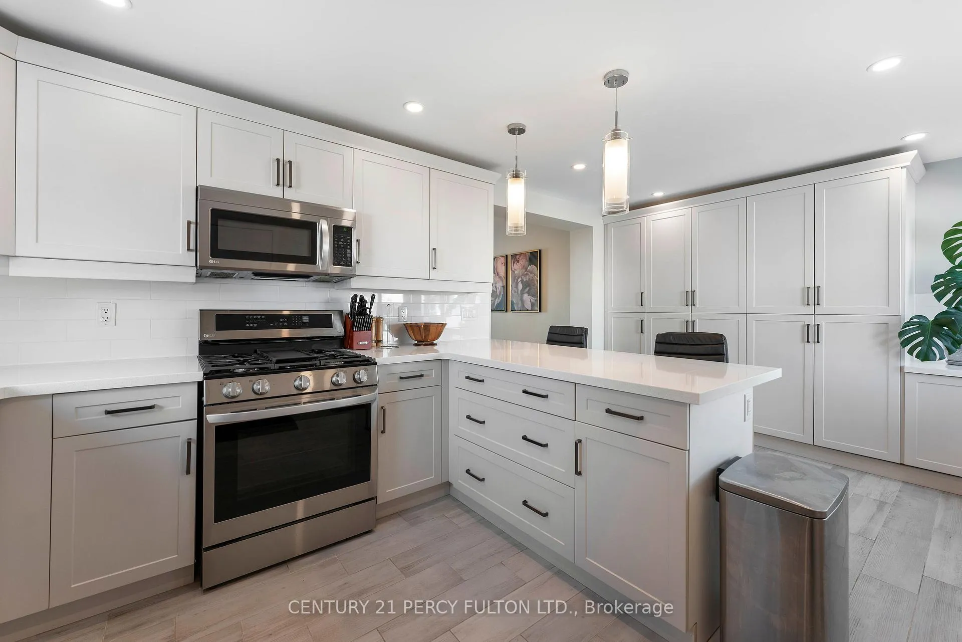 Photo 9 of 111 Melrose Avenue N, Hamilton, Gibson — HOMEH