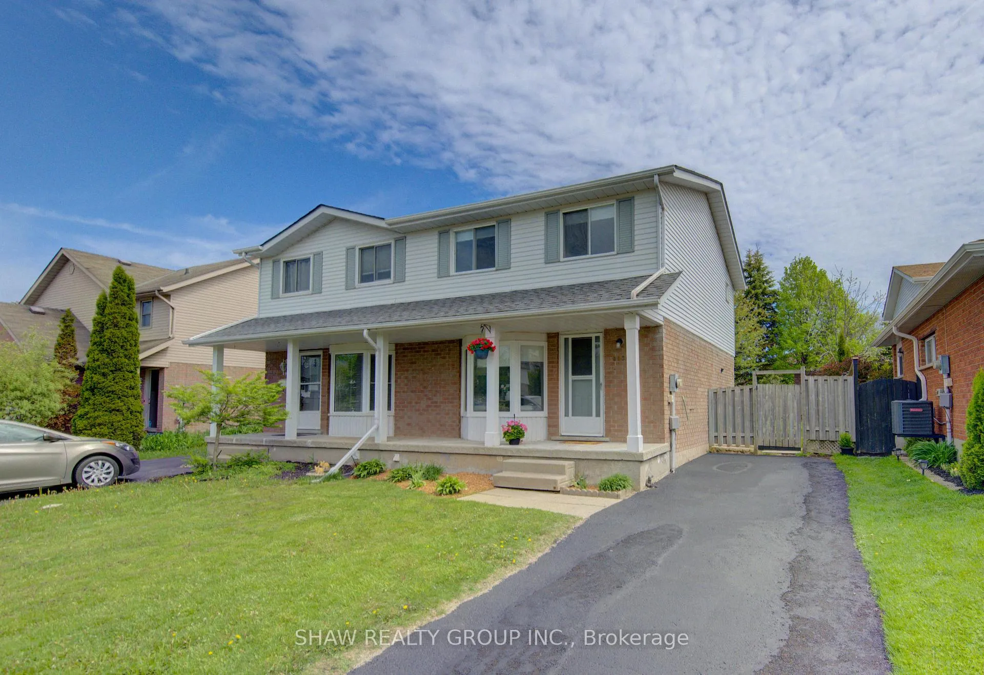 Photo 2 of Unit B, 603 Pinerow Crescent, Waterloo — HOMEH