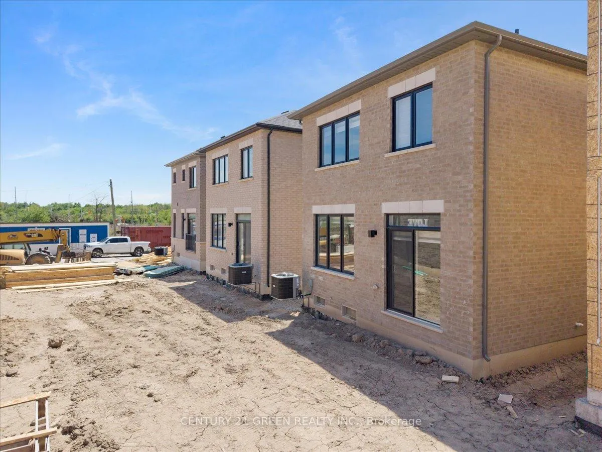 Photo 35 of 384 Kennedy Circle W, Milton, Cobban — HOMEH