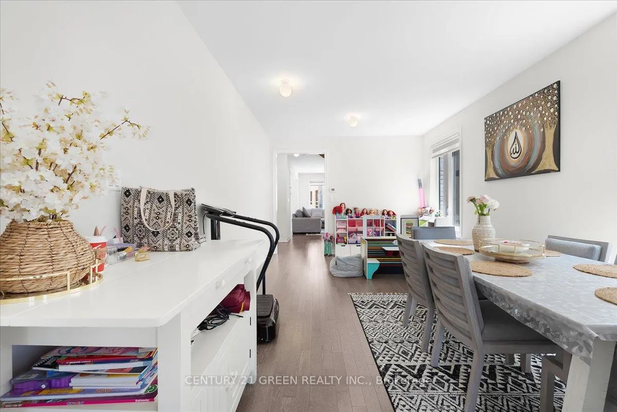 Photo 5 of 384 Kennedy Circle W, Milton, Cobban — HOMEH