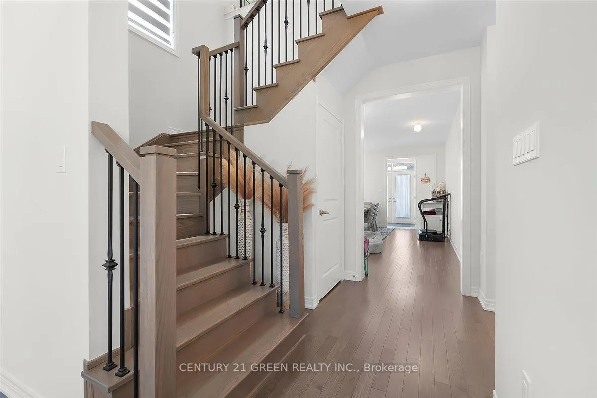 Photo 8 of 384 Kennedy Circle W, Milton, Cobban — HOMEH