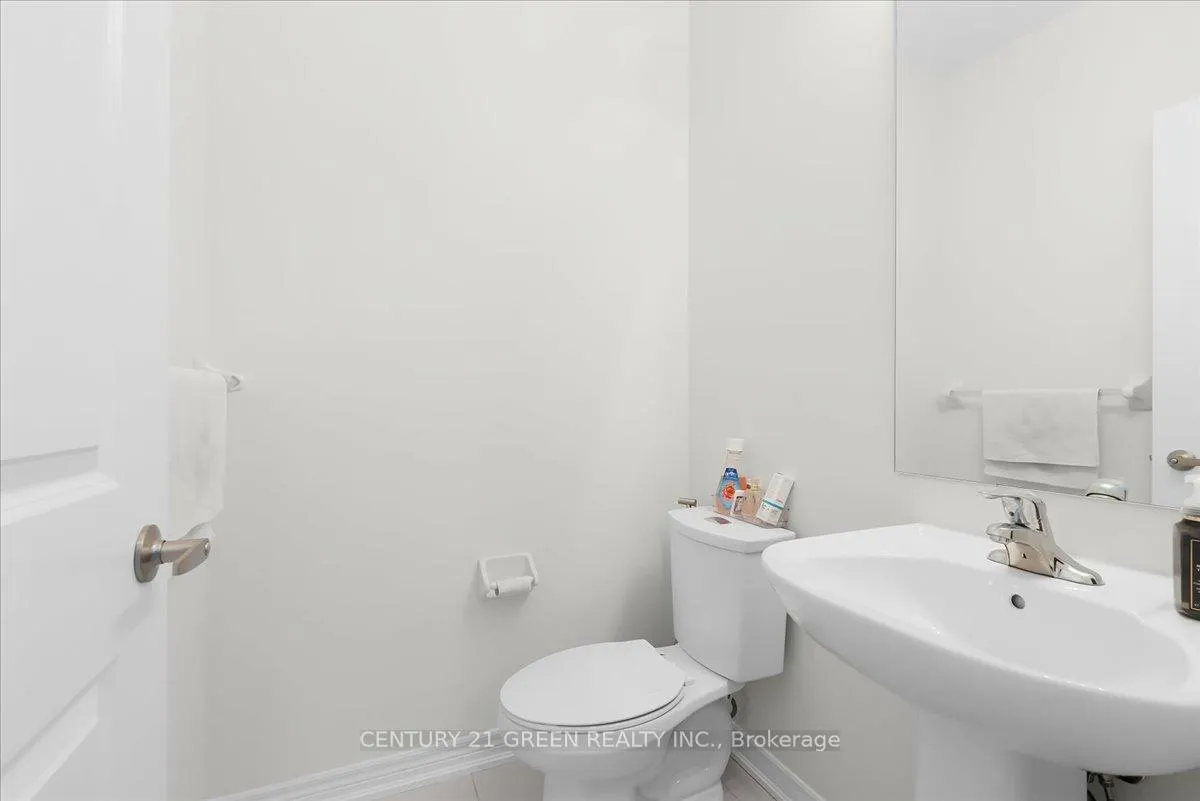Photo 10 of 384 Kennedy Circle W, Milton, Cobban — HOMEH