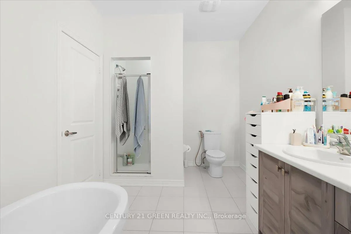 Photo 24 of 384 Kennedy Circle W, Milton, Cobban — HOMEH