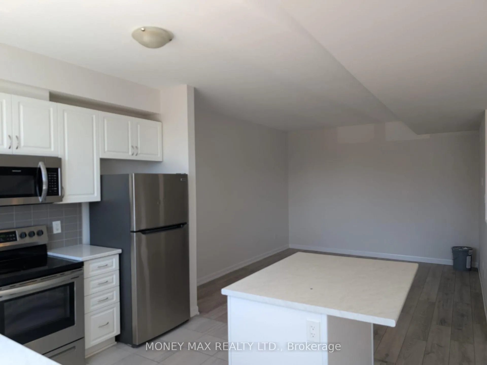 Photo 4 of 56 Teelin Circle, Ottawa, Barrhaven - Half Moon Bay — HOMEH