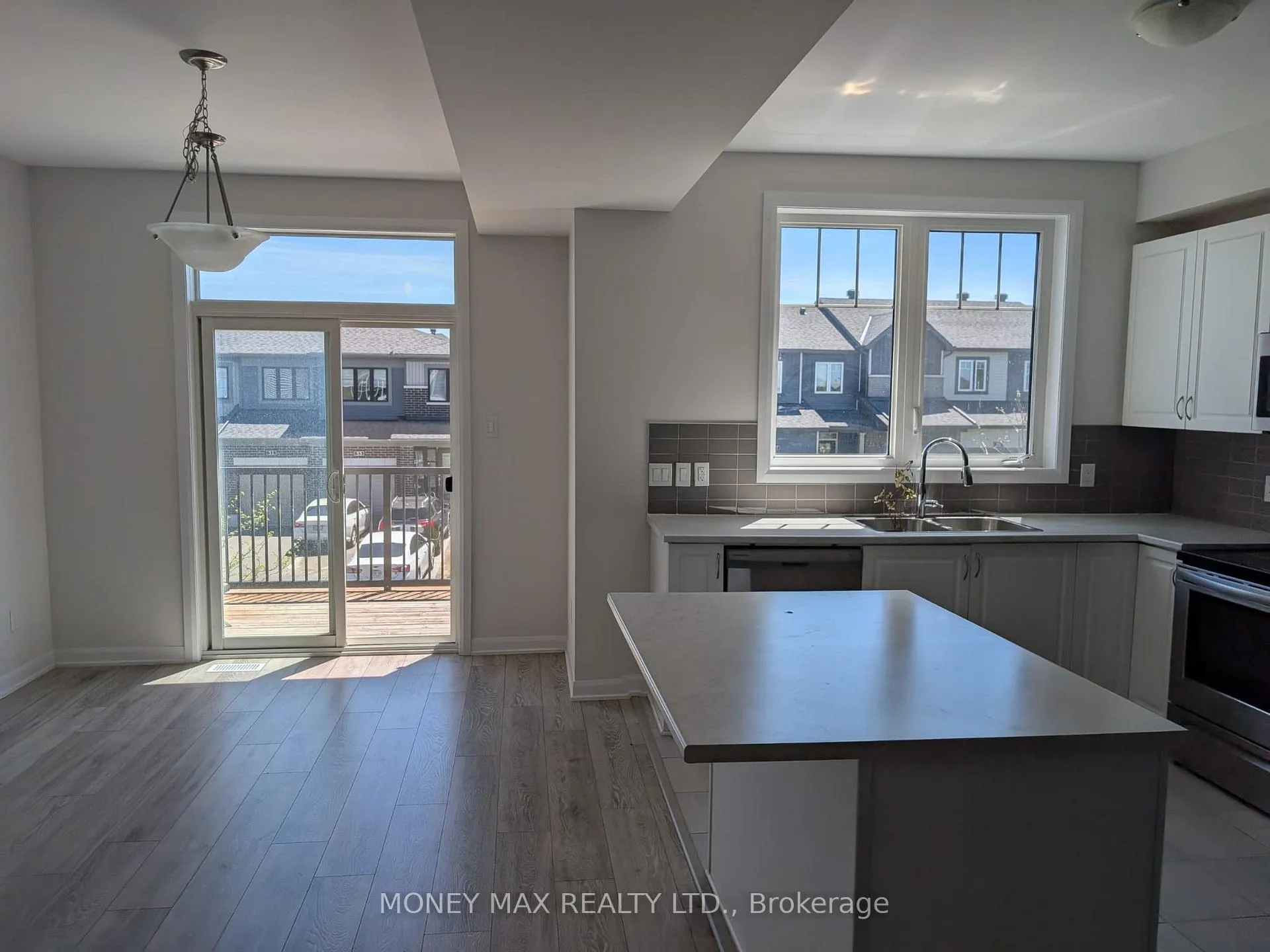 Photo 6 of 56 Teelin Circle, Ottawa, Barrhaven - Half Moon Bay — HOMEH