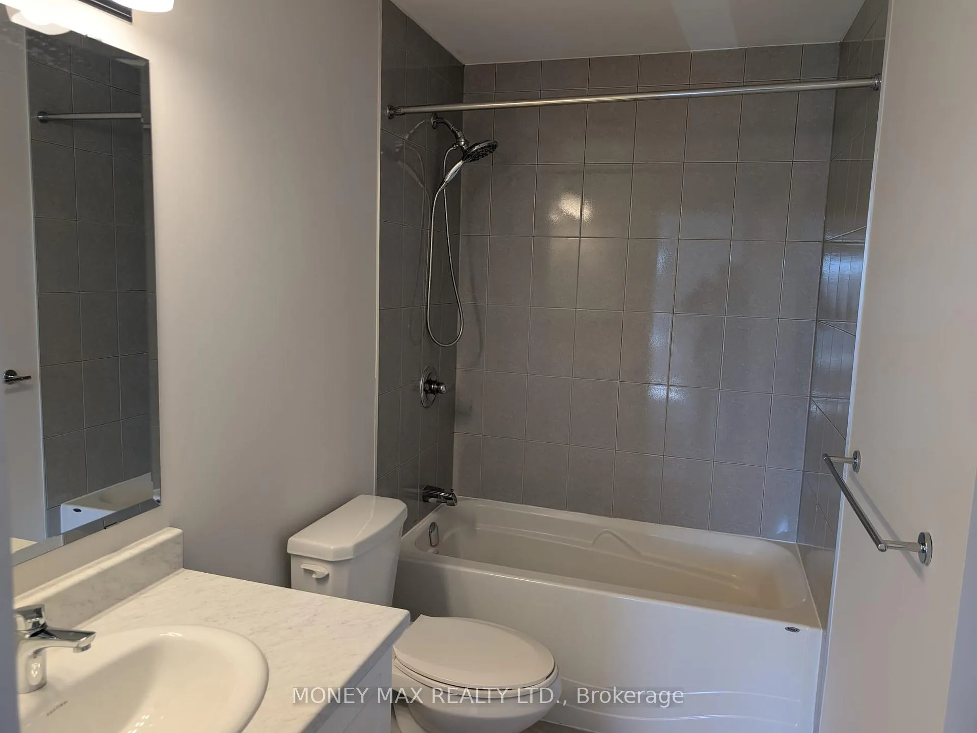 Photo 12 of 56 Teelin Circle, Ottawa, Barrhaven - Half Moon Bay — HOMEH