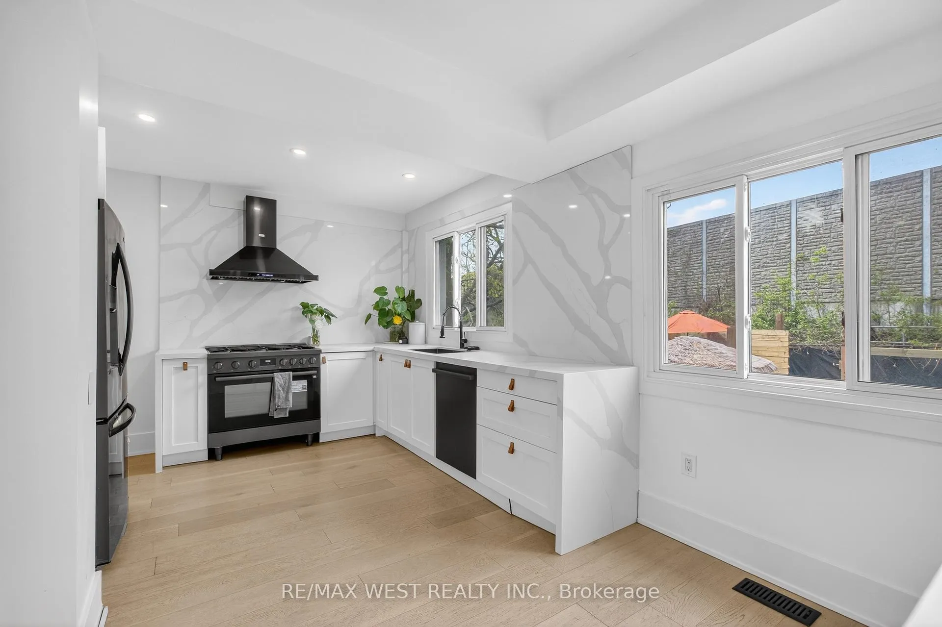 Photo 11 of 834 Beach Boulevard, Hamilton, Hamilton Beach — HOMEH