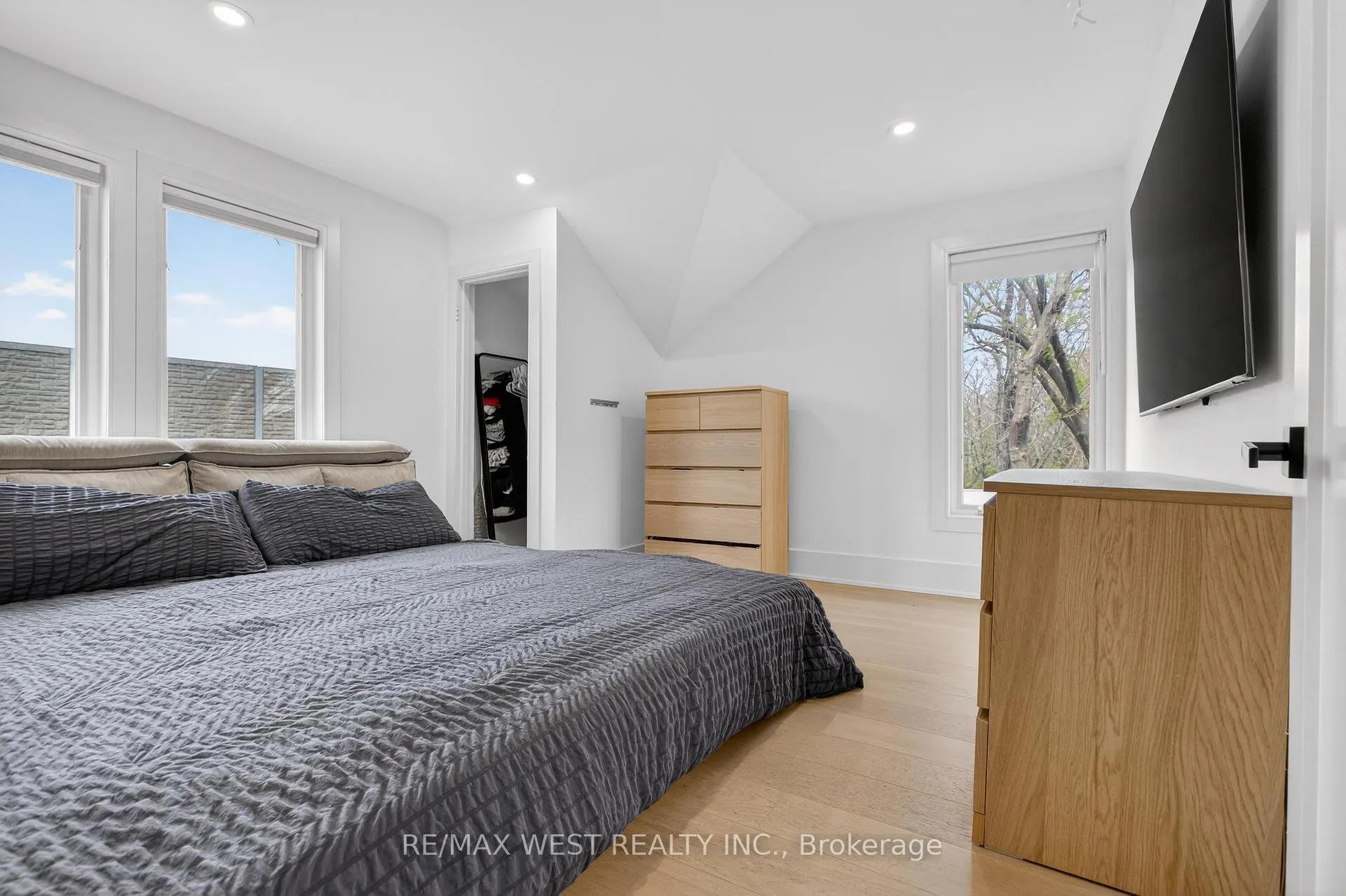Photo 18 of 834 Beach Boulevard, Hamilton, Hamilton Beach — HOMEH