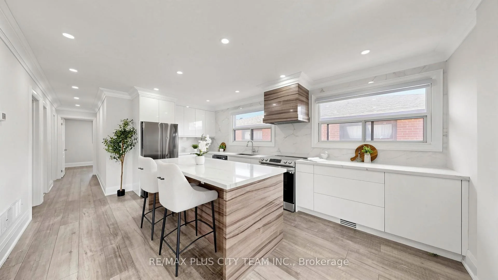 Photo 9 of 63 Picaro Drive, North York, Glenfield-Jane Heights — HOMEH