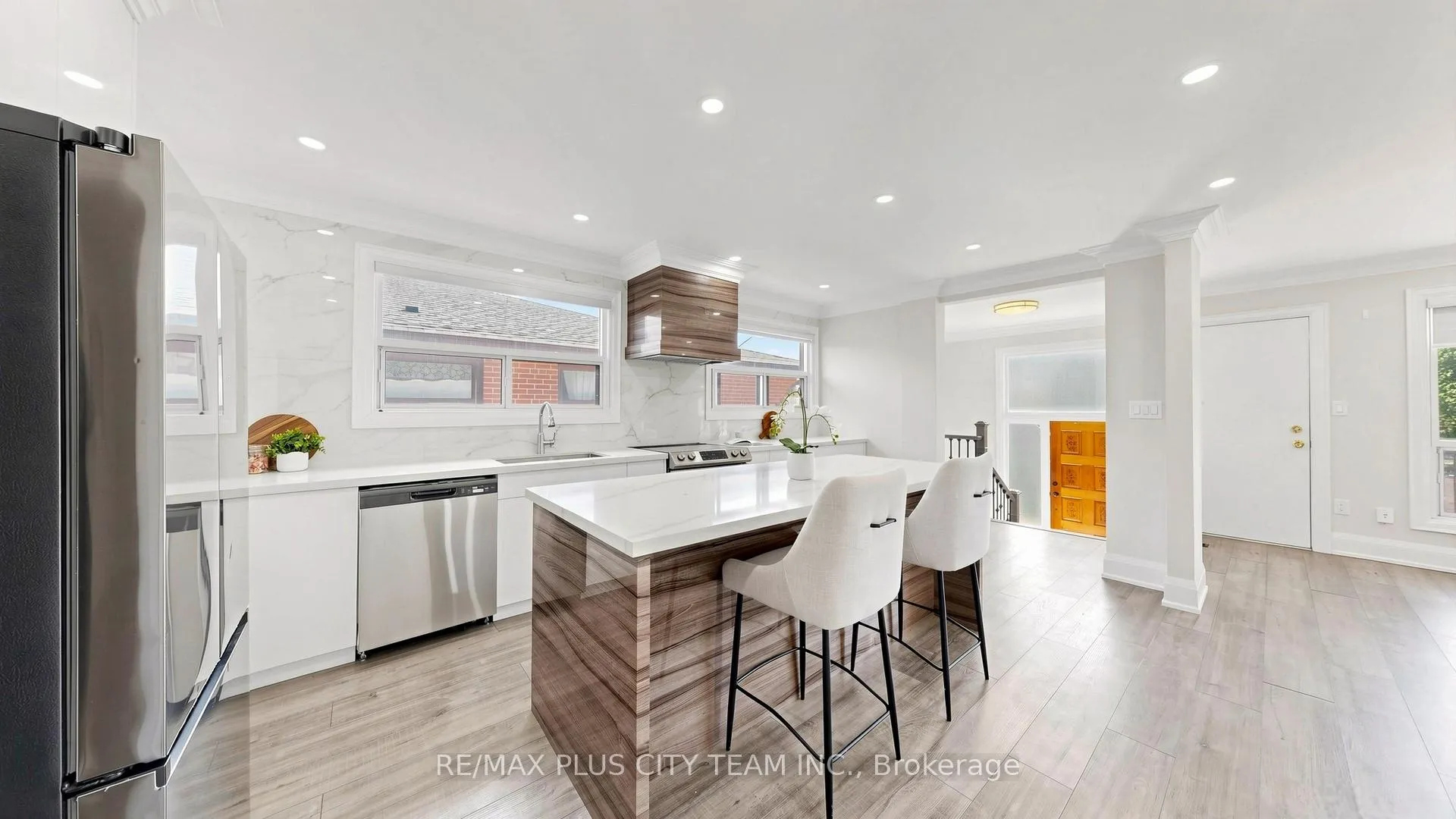 Photo 10 of 63 Picaro Drive, North York, Glenfield-Jane Heights — HOMEH