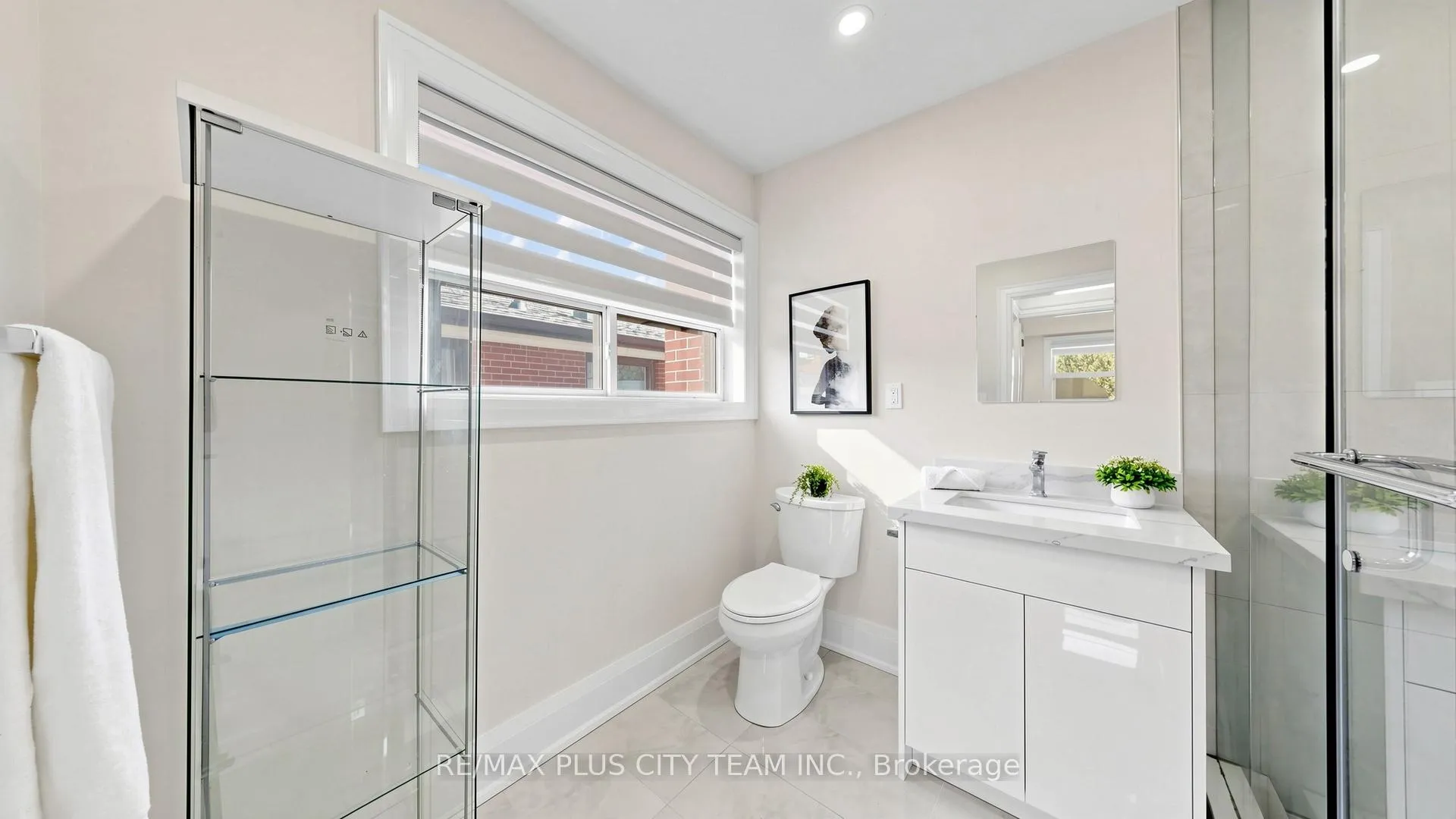 Photo 18 of 63 Picaro Drive, North York, Glenfield-Jane Heights — HOMEH