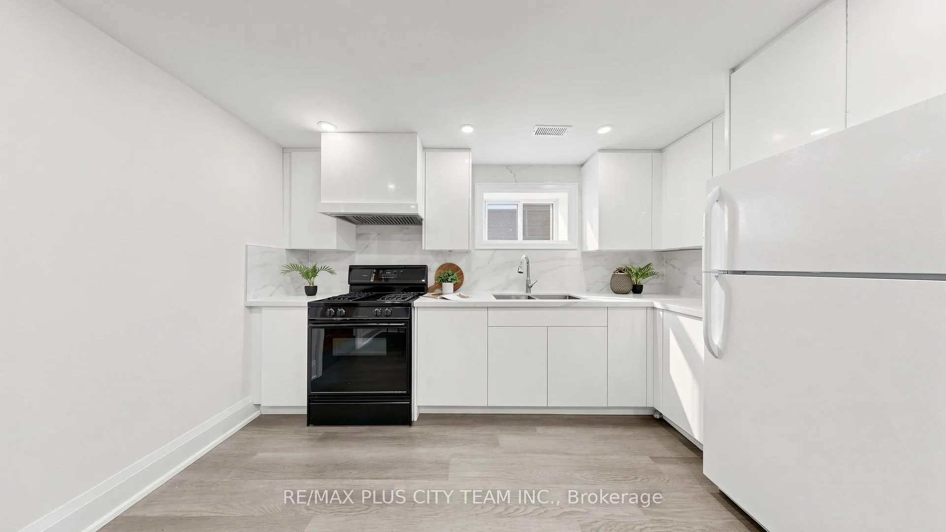 Photo 28 of 63 Picaro Drive, North York, Glenfield-Jane Heights — HOMEH