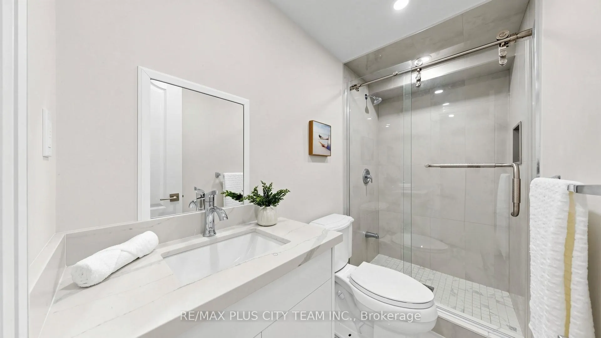 Photo 33 of 63 Picaro Drive, North York, Glenfield-Jane Heights — HOMEH