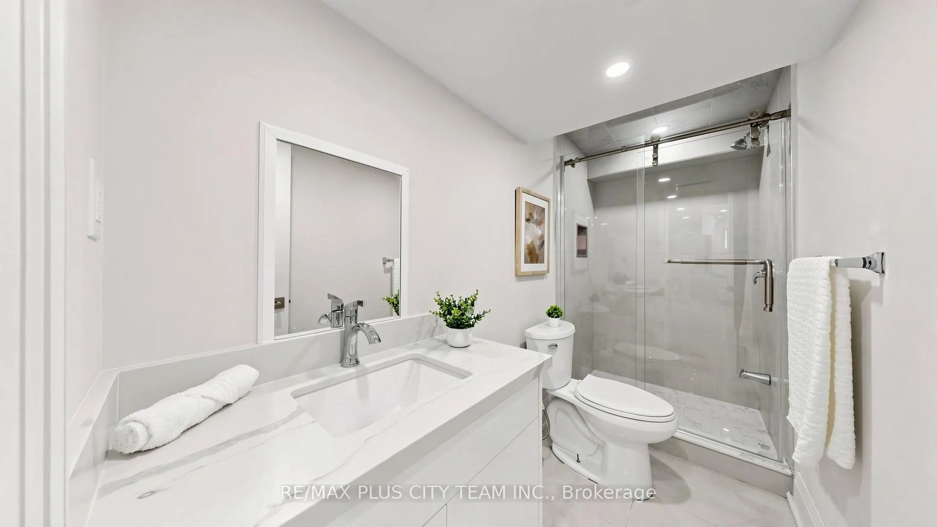 Photo 36 of 63 Picaro Drive, North York, Glenfield-Jane Heights — HOMEH