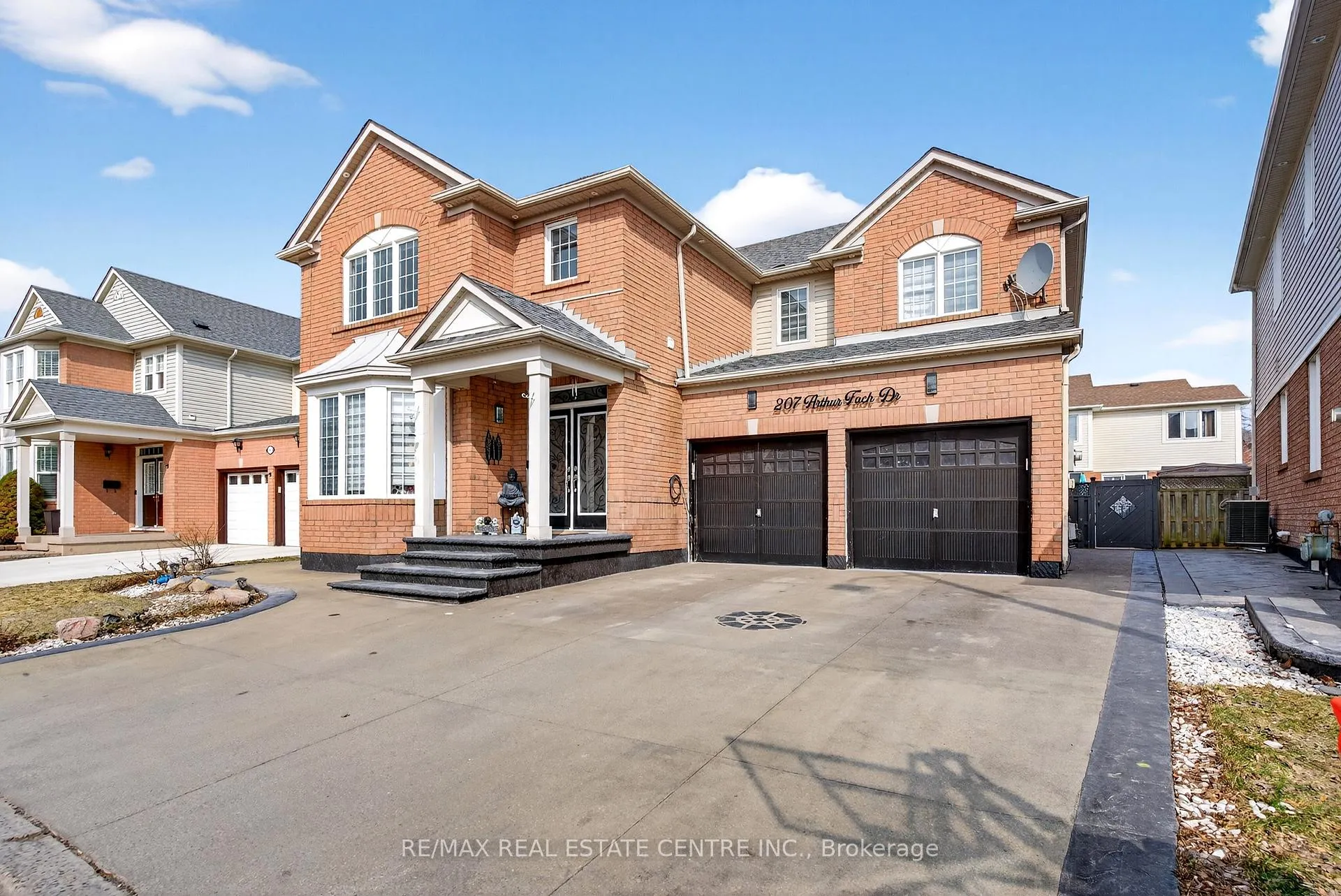 Photo 2 of 207 Arthur Fach Drive, Cambridge, Fiddlesticks — HOMEH