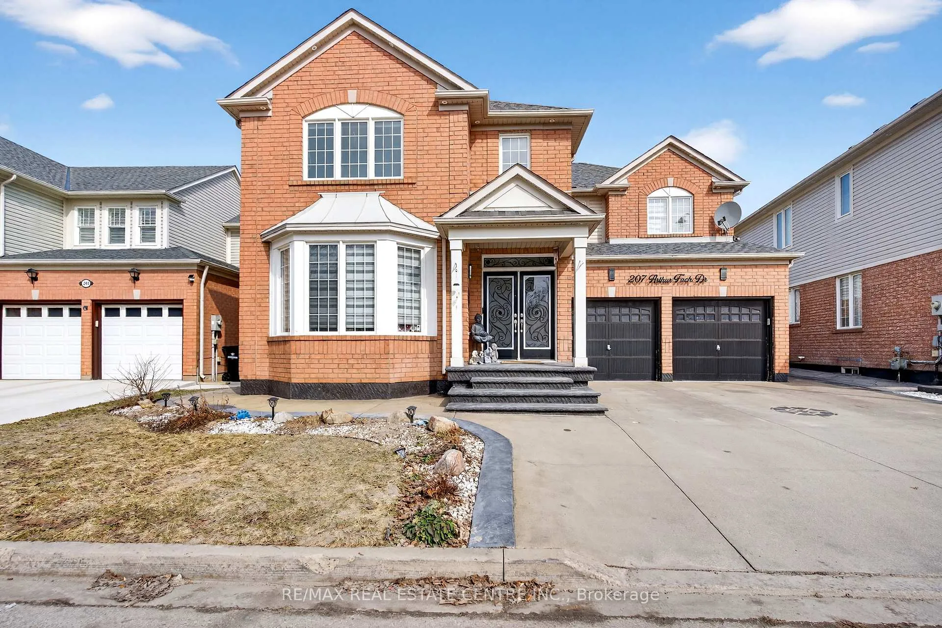 Photo 3 of 207 Arthur Fach Drive, Cambridge, Fiddlesticks — HOMEH