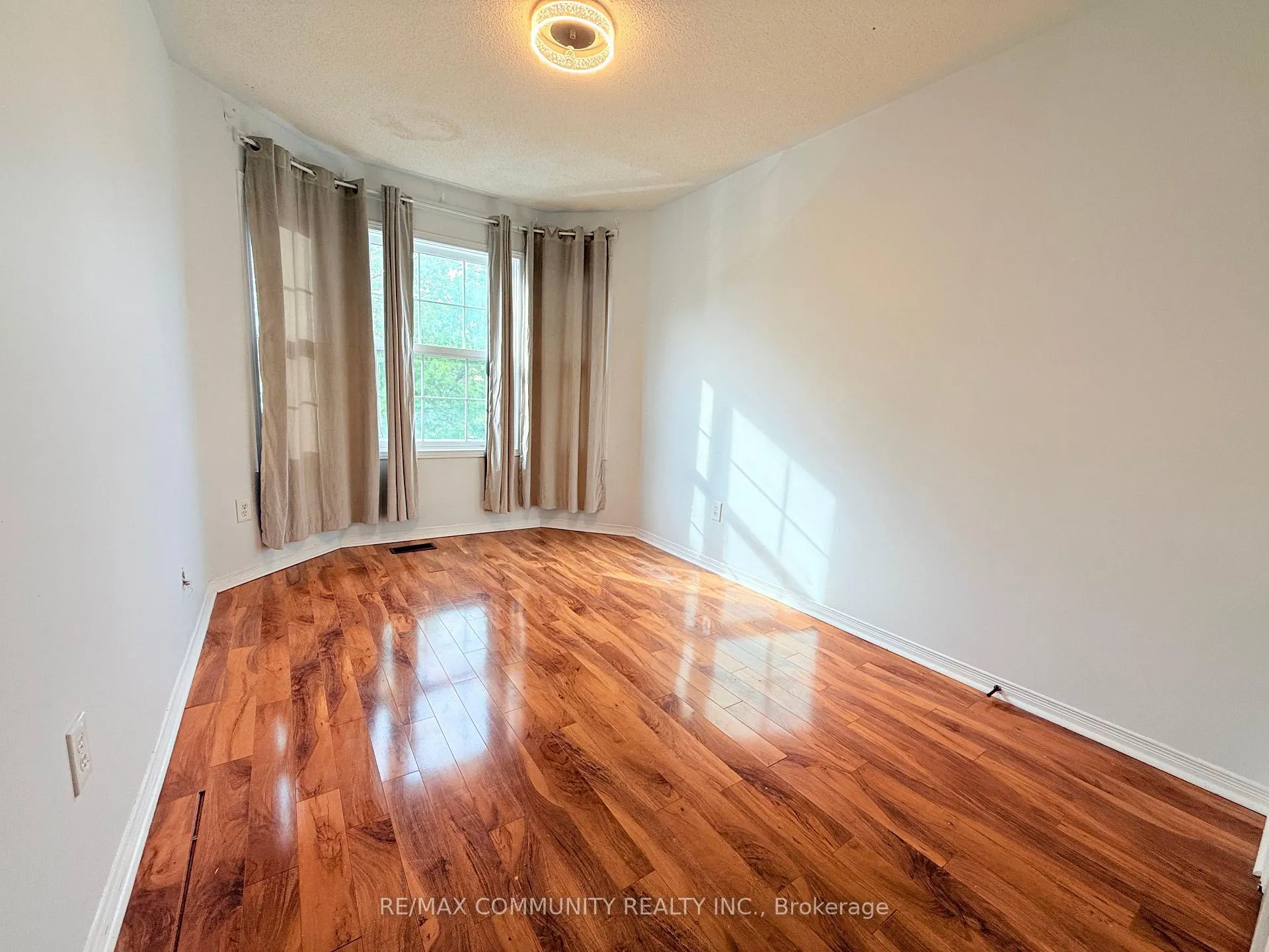 Photo 2 of 78 Shady Pine Circle S, Brampton, Sandringham-Wellington — HOMEH