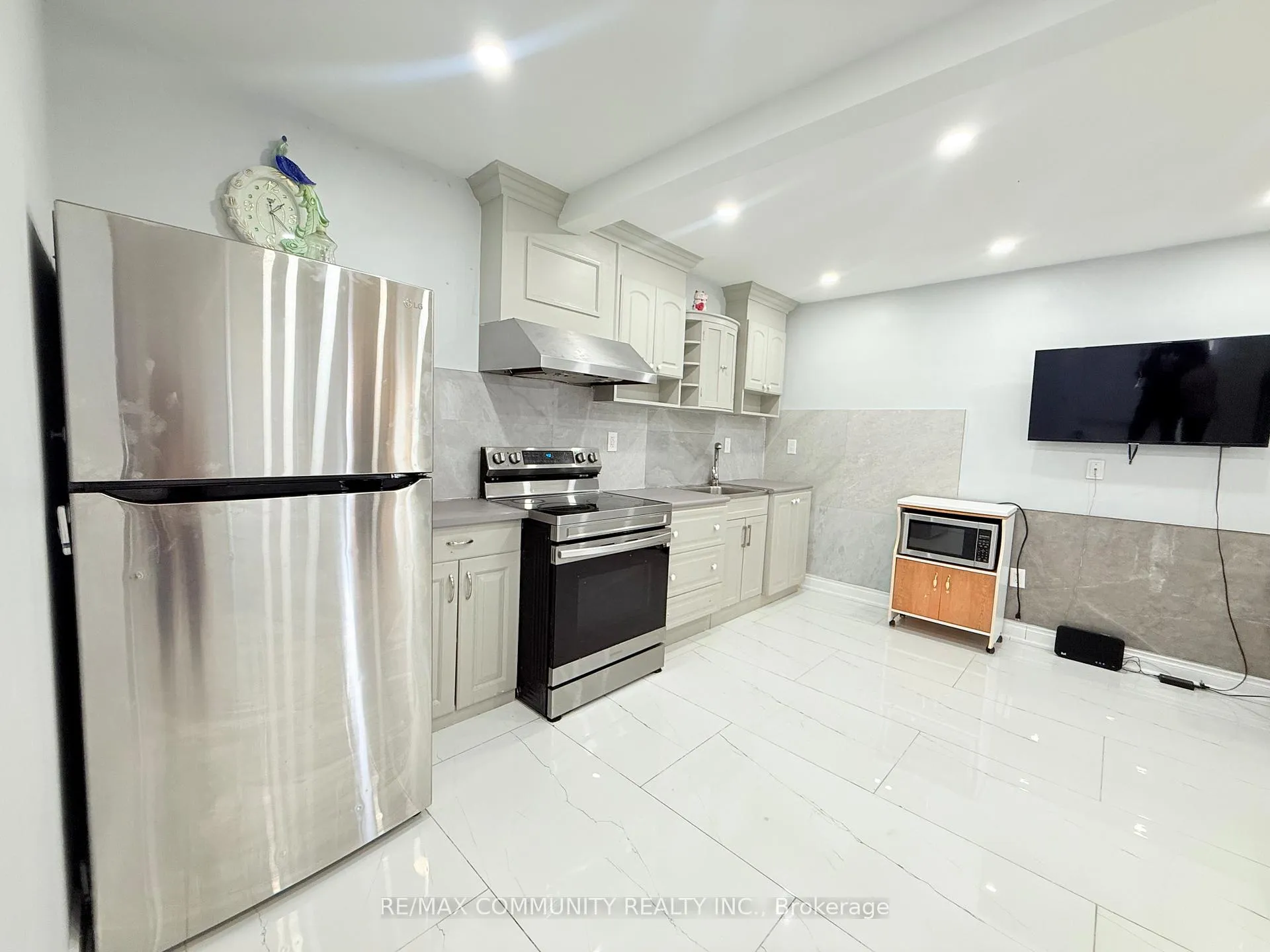 Photo 5 of 78 Shady Pine Circle S, Brampton, Sandringham-Wellington — HOMEH