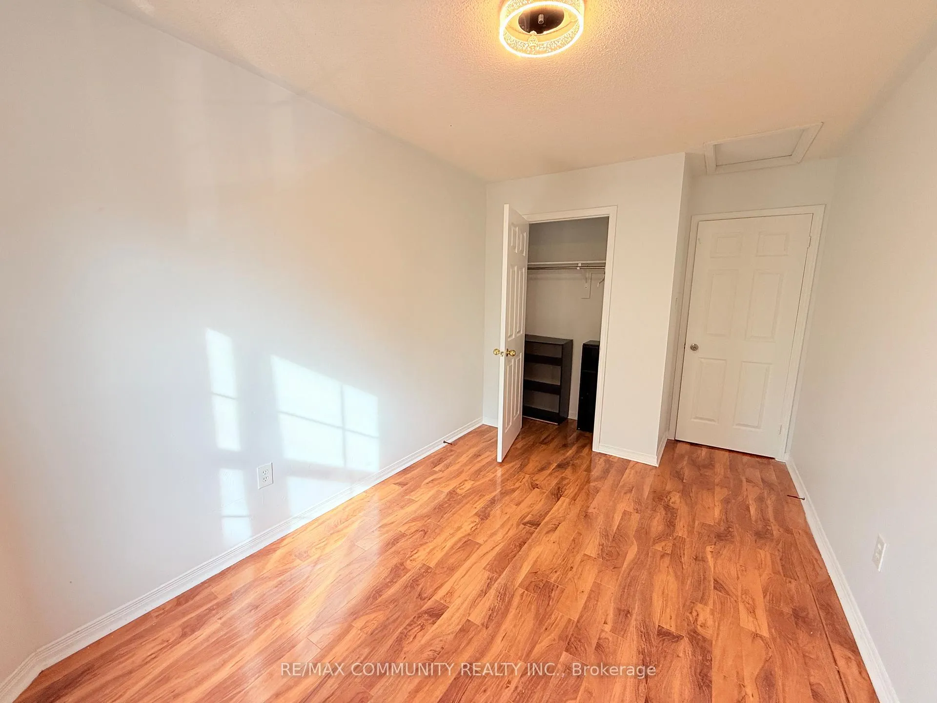 Photo 10 of 78 Shady Pine Circle S, Brampton, Sandringham-Wellington — HOMEH