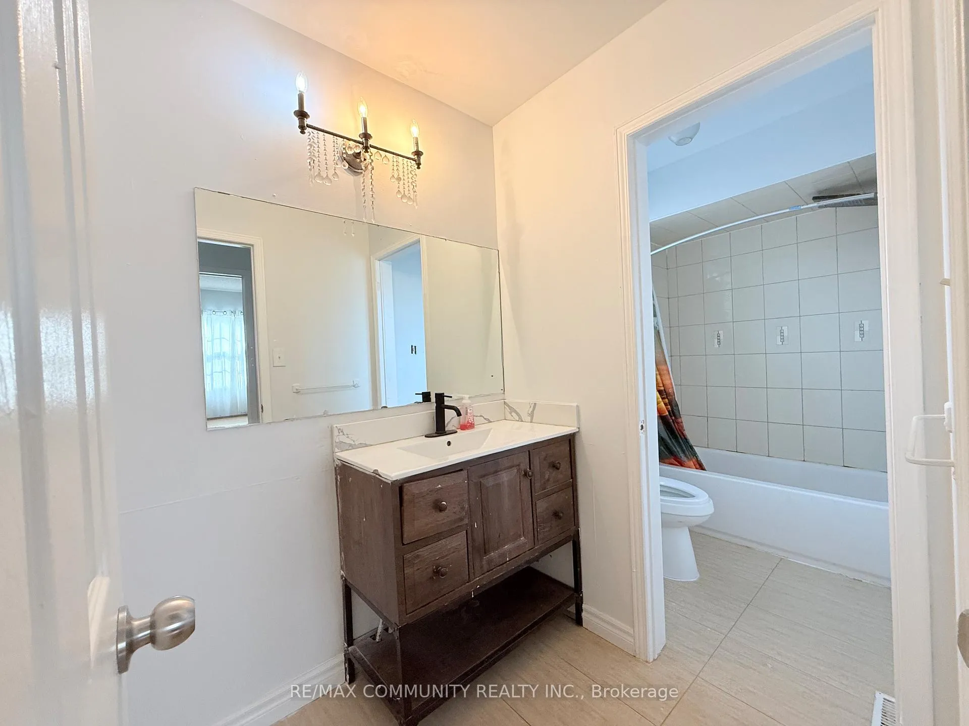 Photo 13 of 78 Shady Pine Circle S, Brampton, Sandringham-Wellington — HOMEH