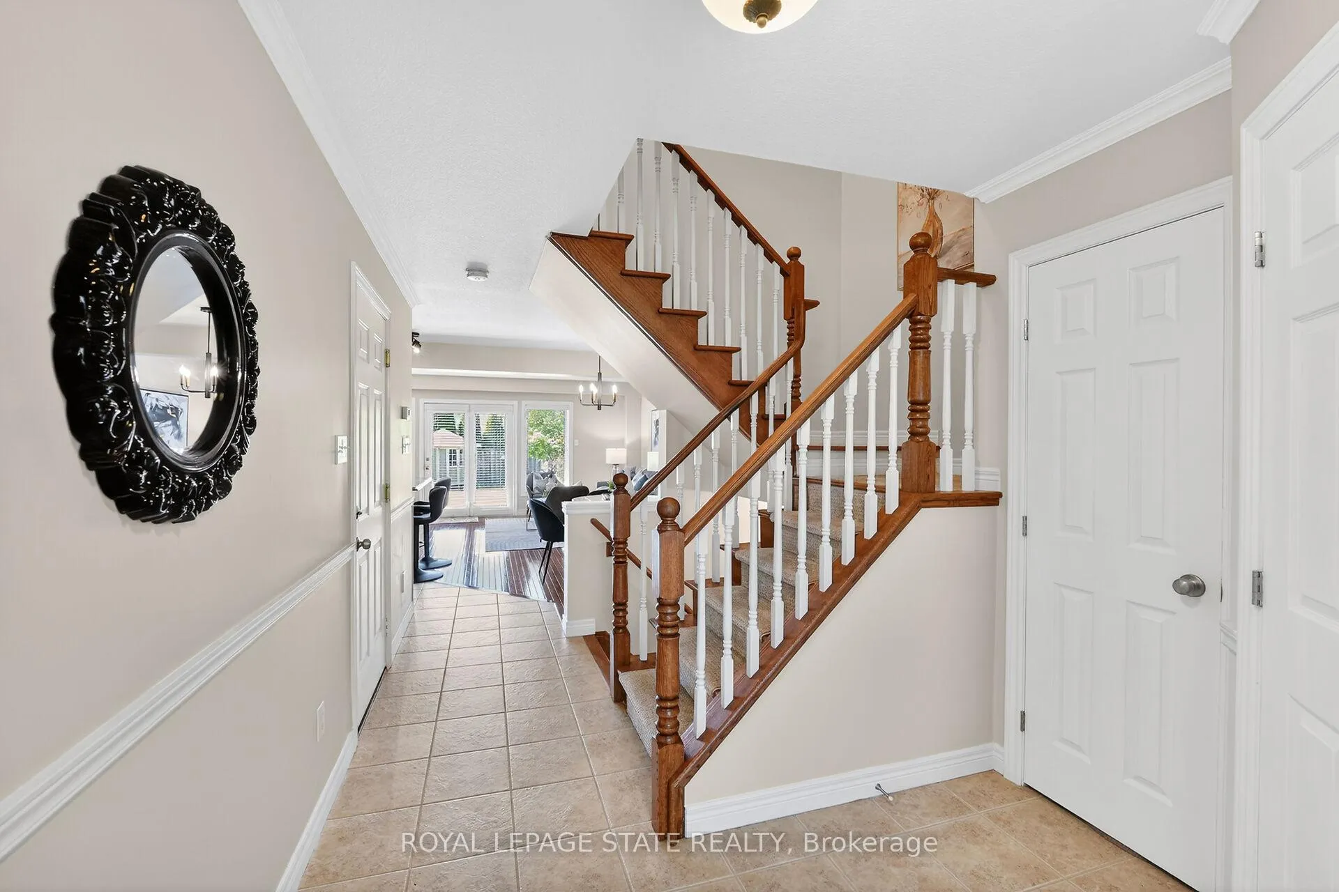 Photo 4 of 122 Magnolia Crescent, Grimsby, Grimsby West — HOMEH