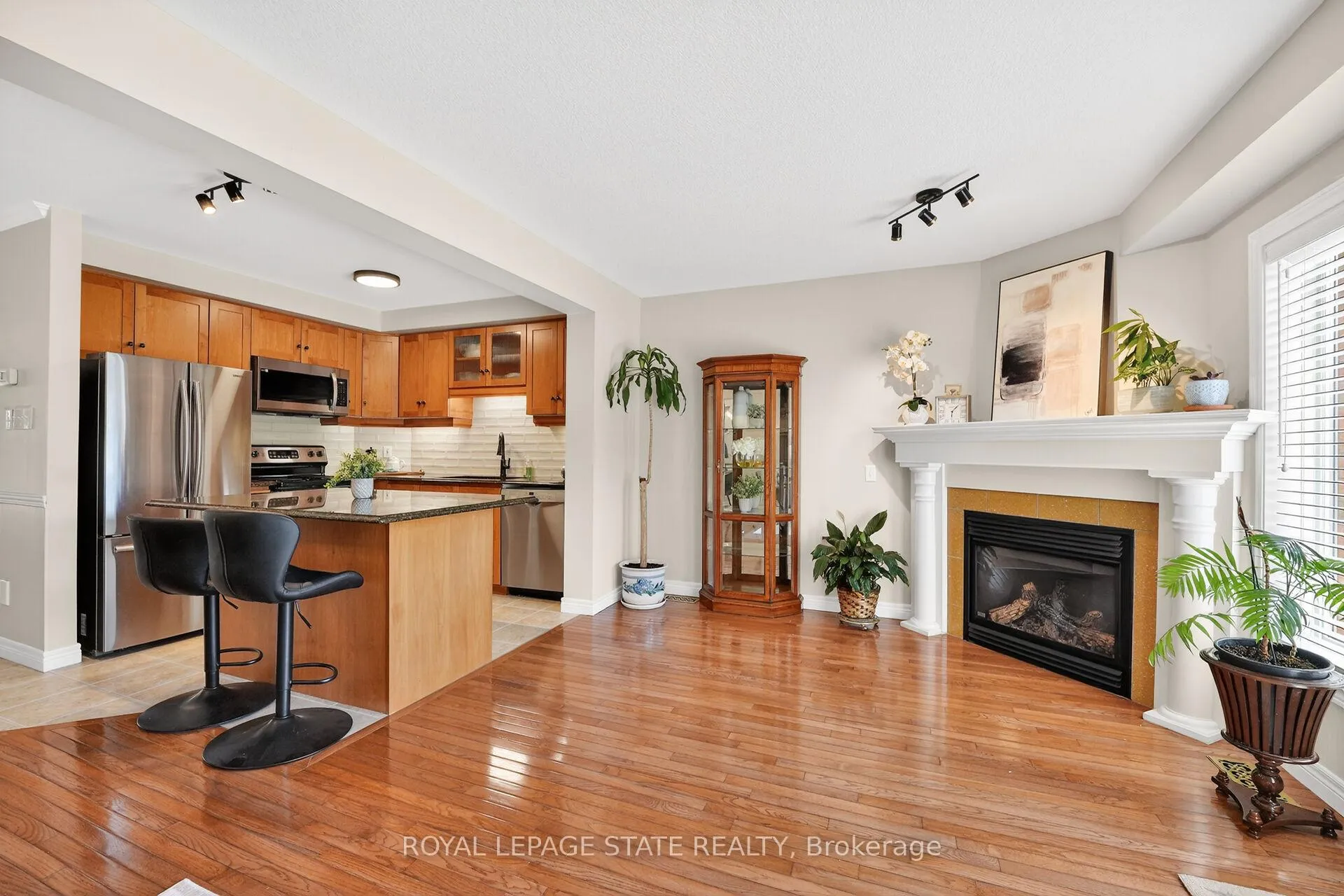 Photo 11 of 122 Magnolia Crescent, Grimsby, Grimsby West — HOMEH