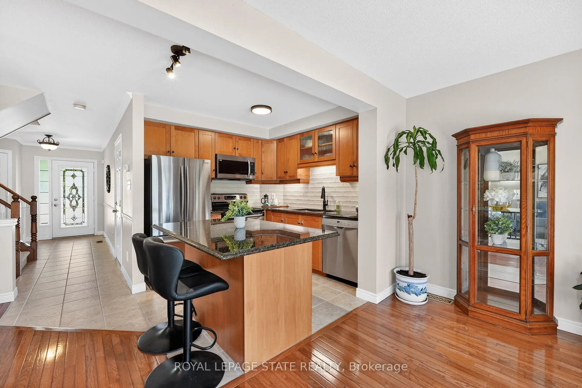 Photo 16 of 122 Magnolia Crescent, Grimsby, Grimsby West — HOMEH