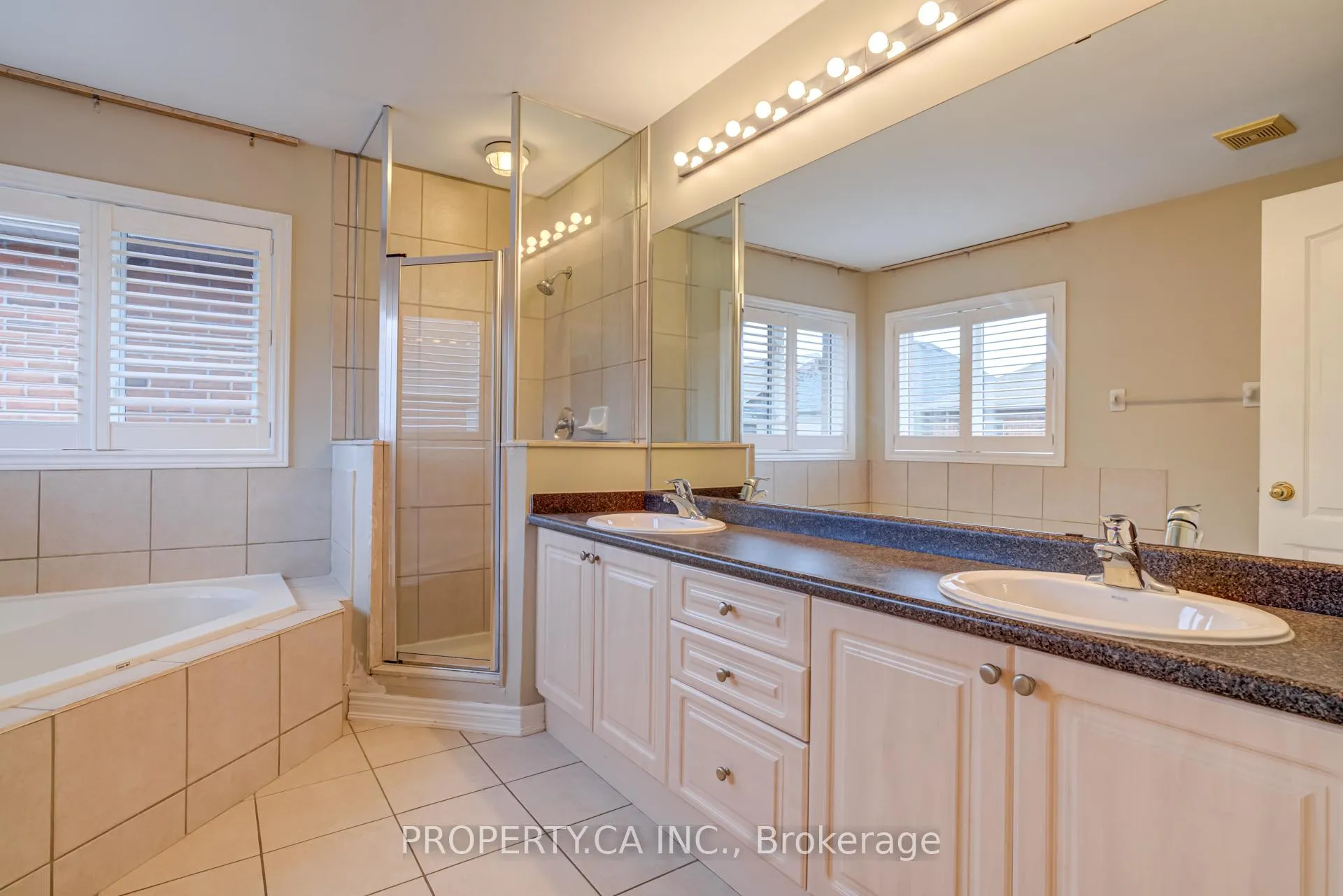 Photo 12 of 23 Panorama Way, Hamilton, Winona Park — HOMEH