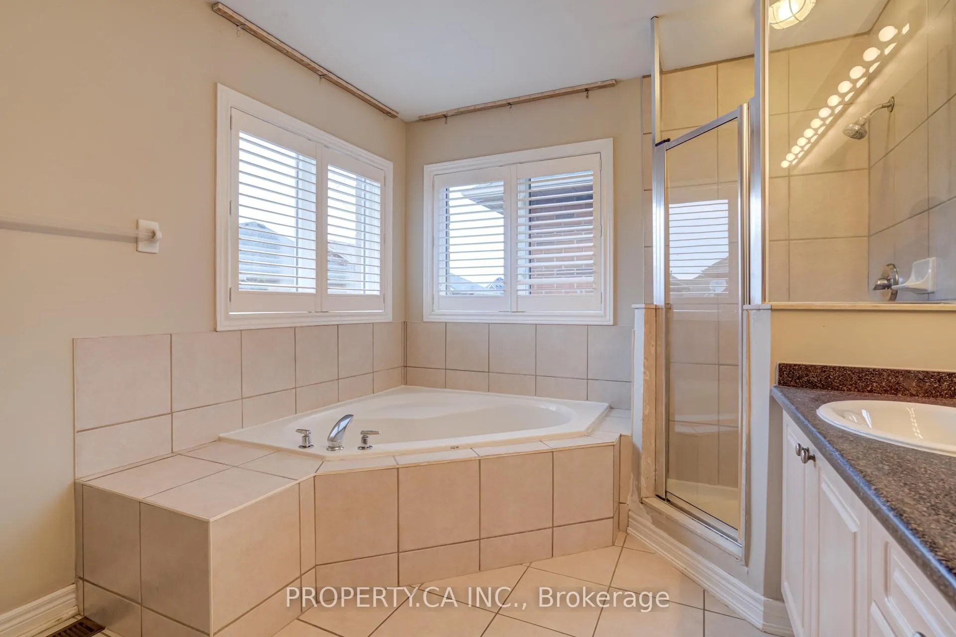 Photo 13 of 23 Panorama Way, Hamilton, Winona Park — HOMEH